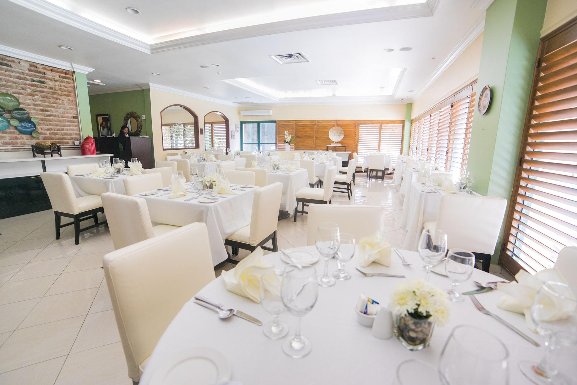 Restaurant The Courtleigh Hotel and Suites