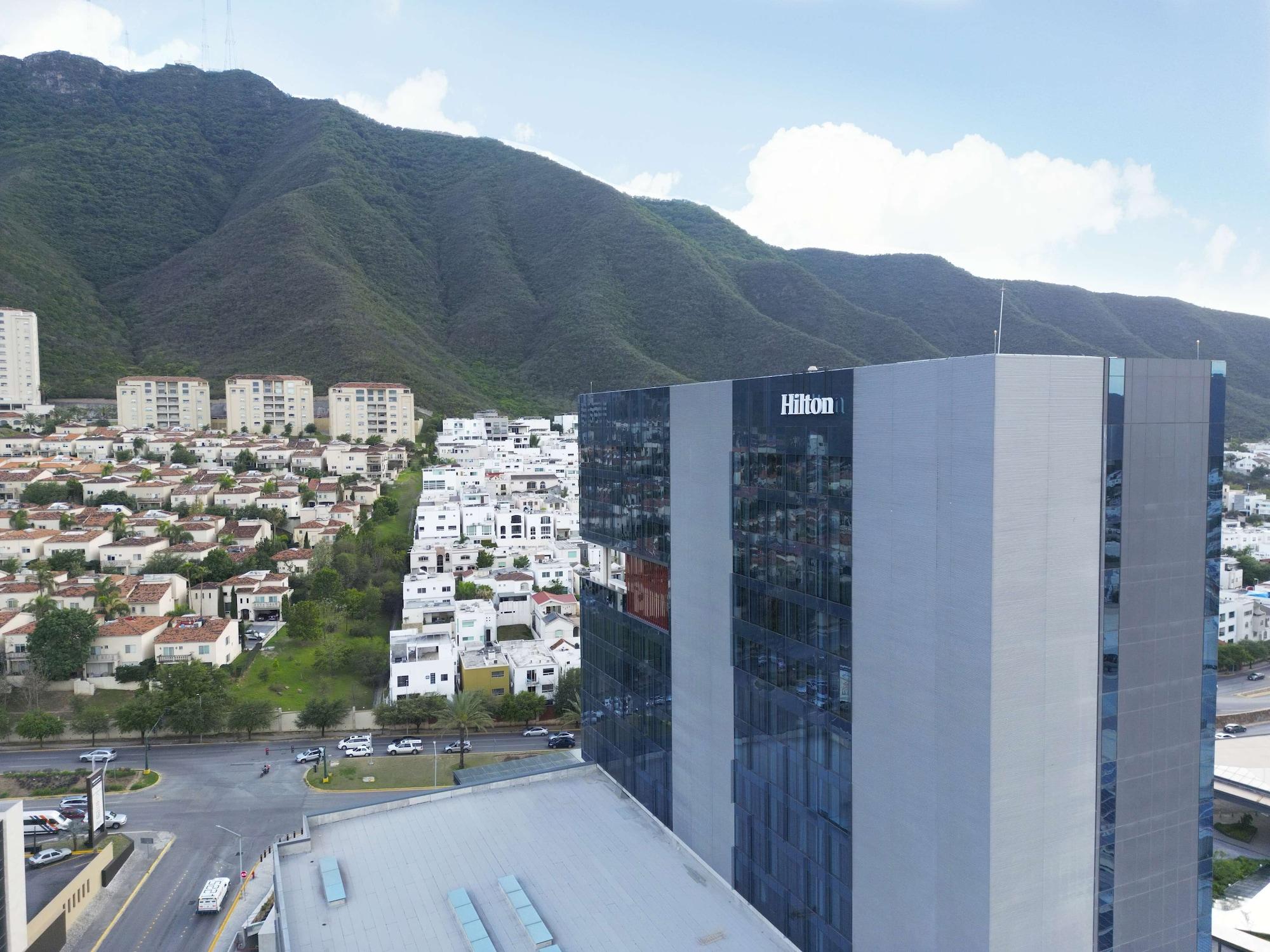 Vista Exterior Hilton Monterrey Valle