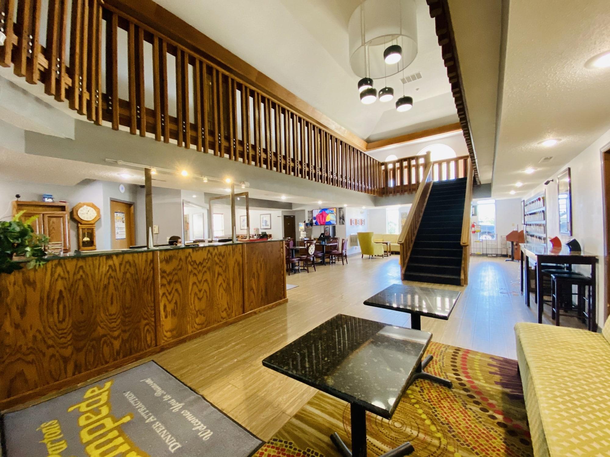 Vista Lobby Howard Johnson by Wyndham Branson Theatre District