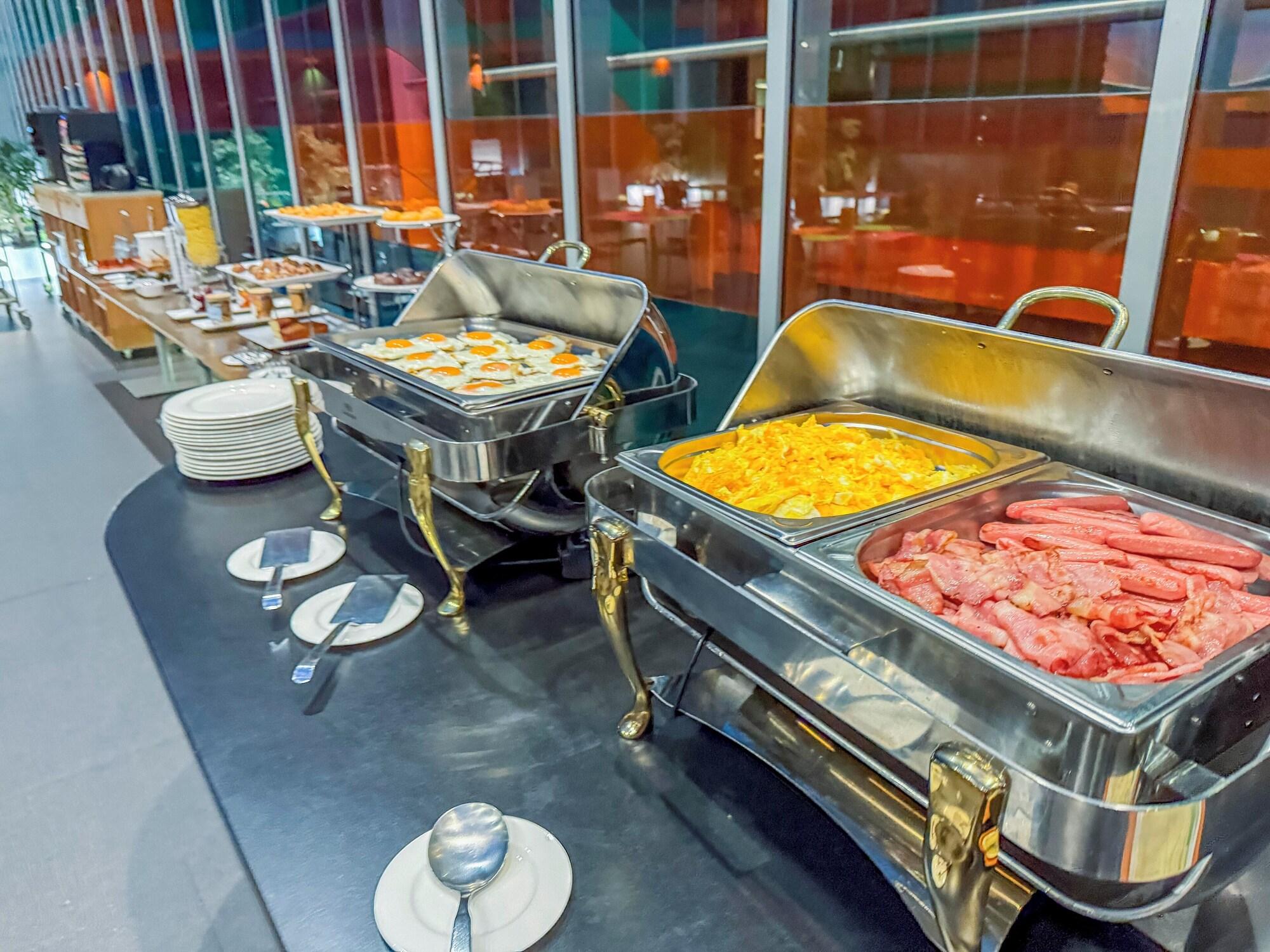 Restaurant Jardines de Uleta Suites