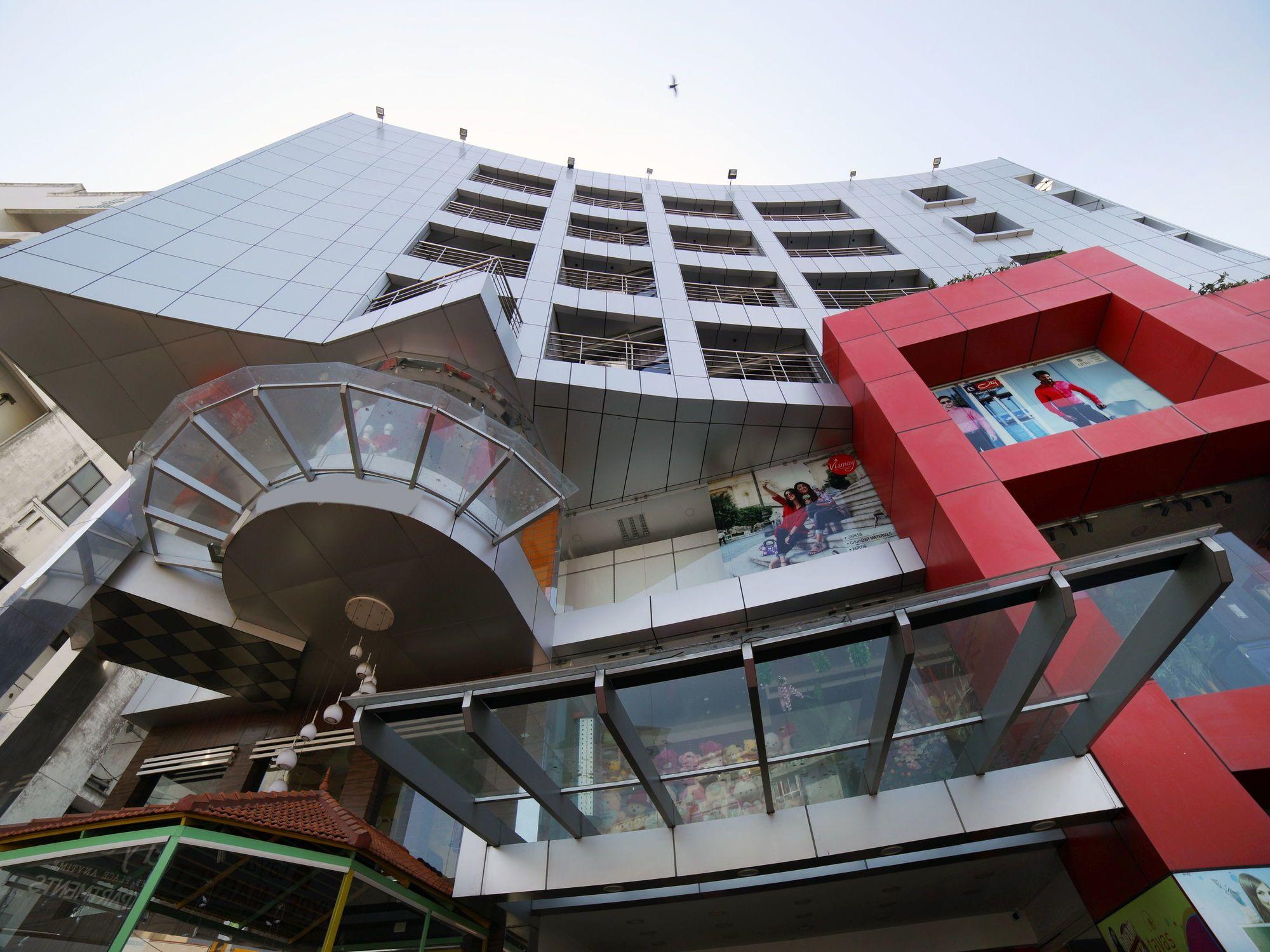 Vista Exterior OYO 2079 near Medical College
