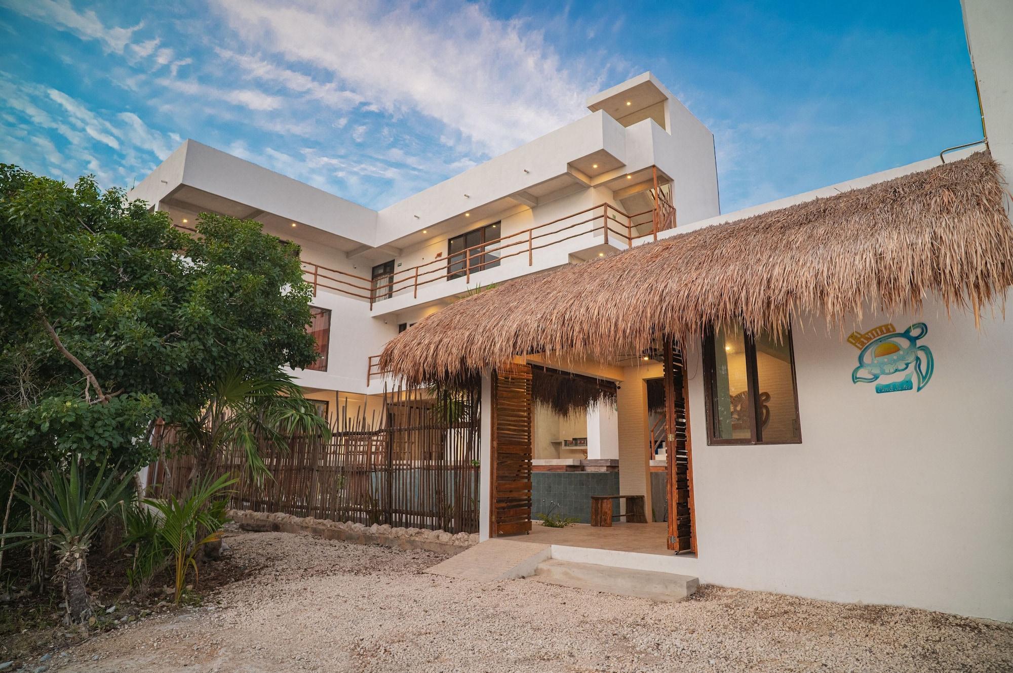 Varios LaFamilia Casa and Suites