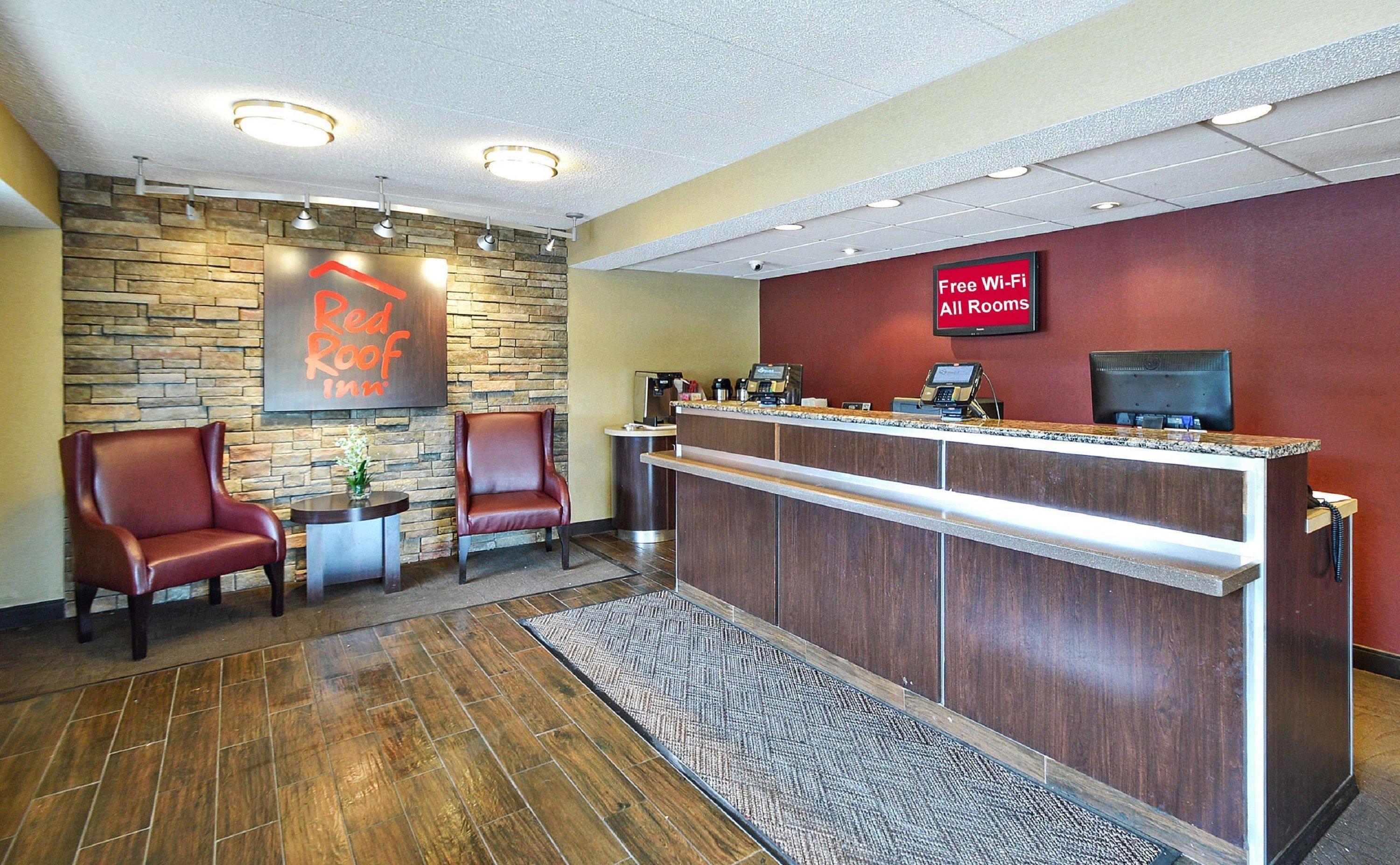 Vista Lobby Red Roof Inn Louisville Expo Airport