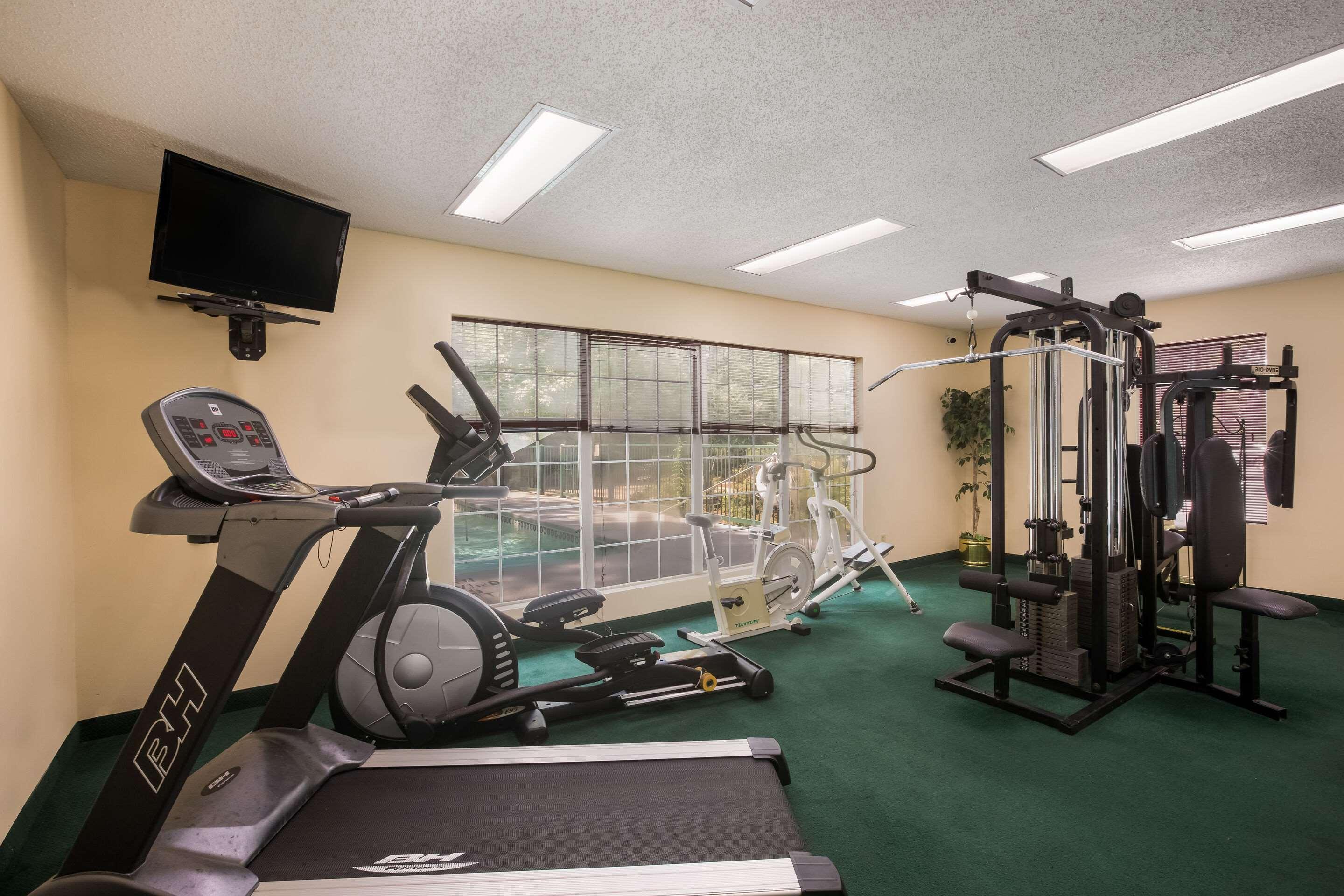 Gimnasio Quality Inn & Suites near Lake Oconee