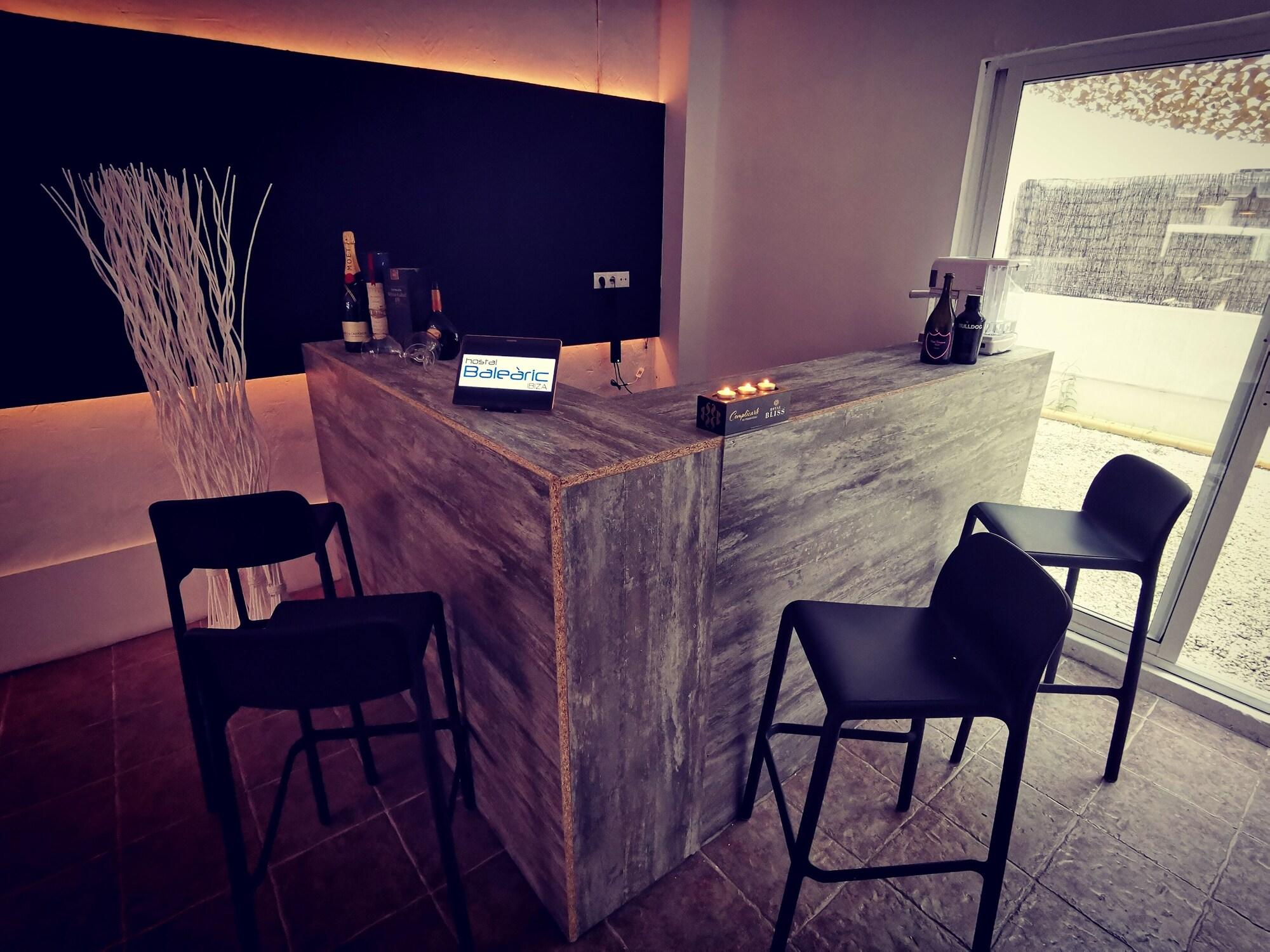 Bar/Salón Hostal Baleàric - Adults Only