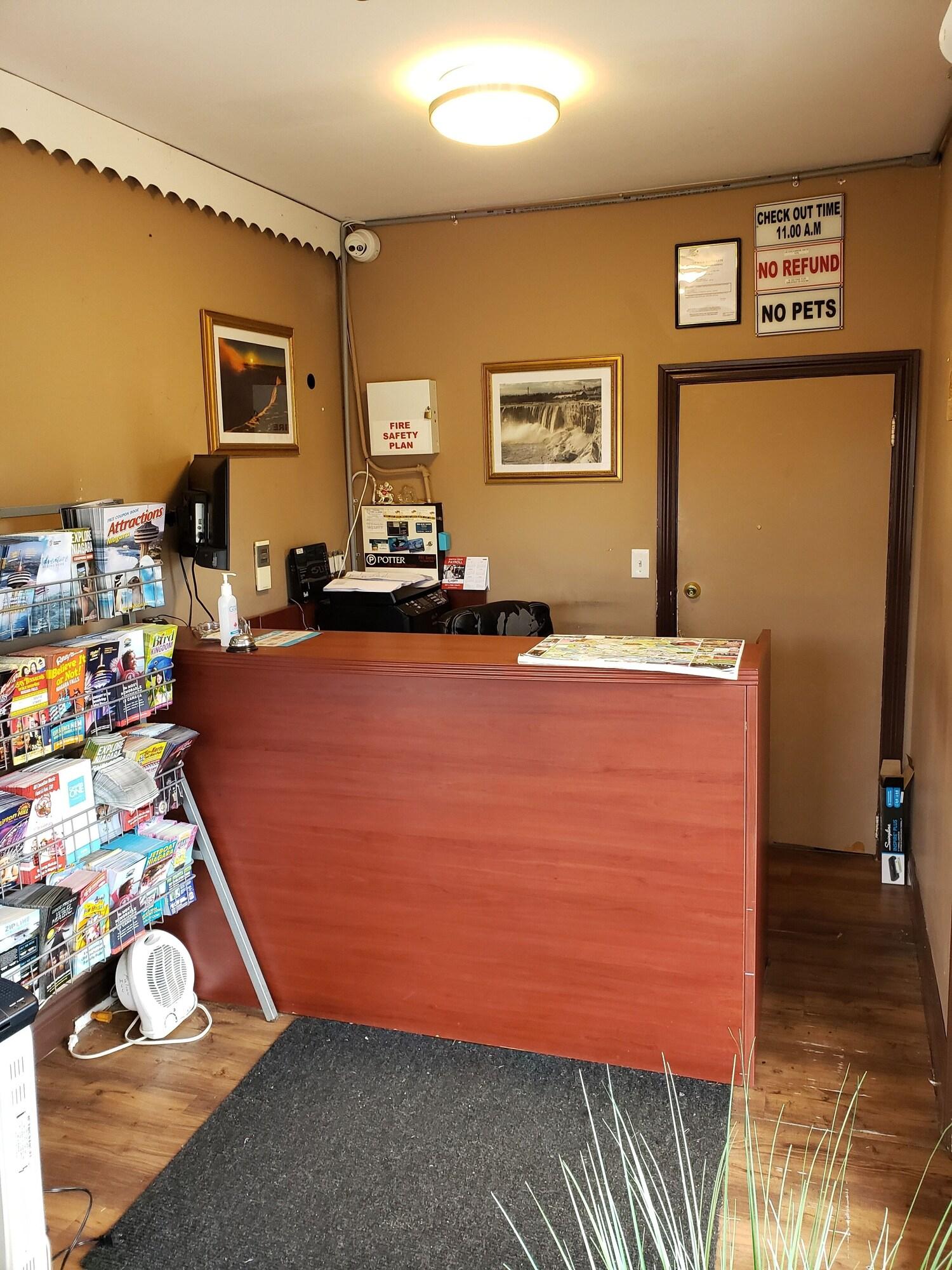 Vista Lobby Falcon Inn