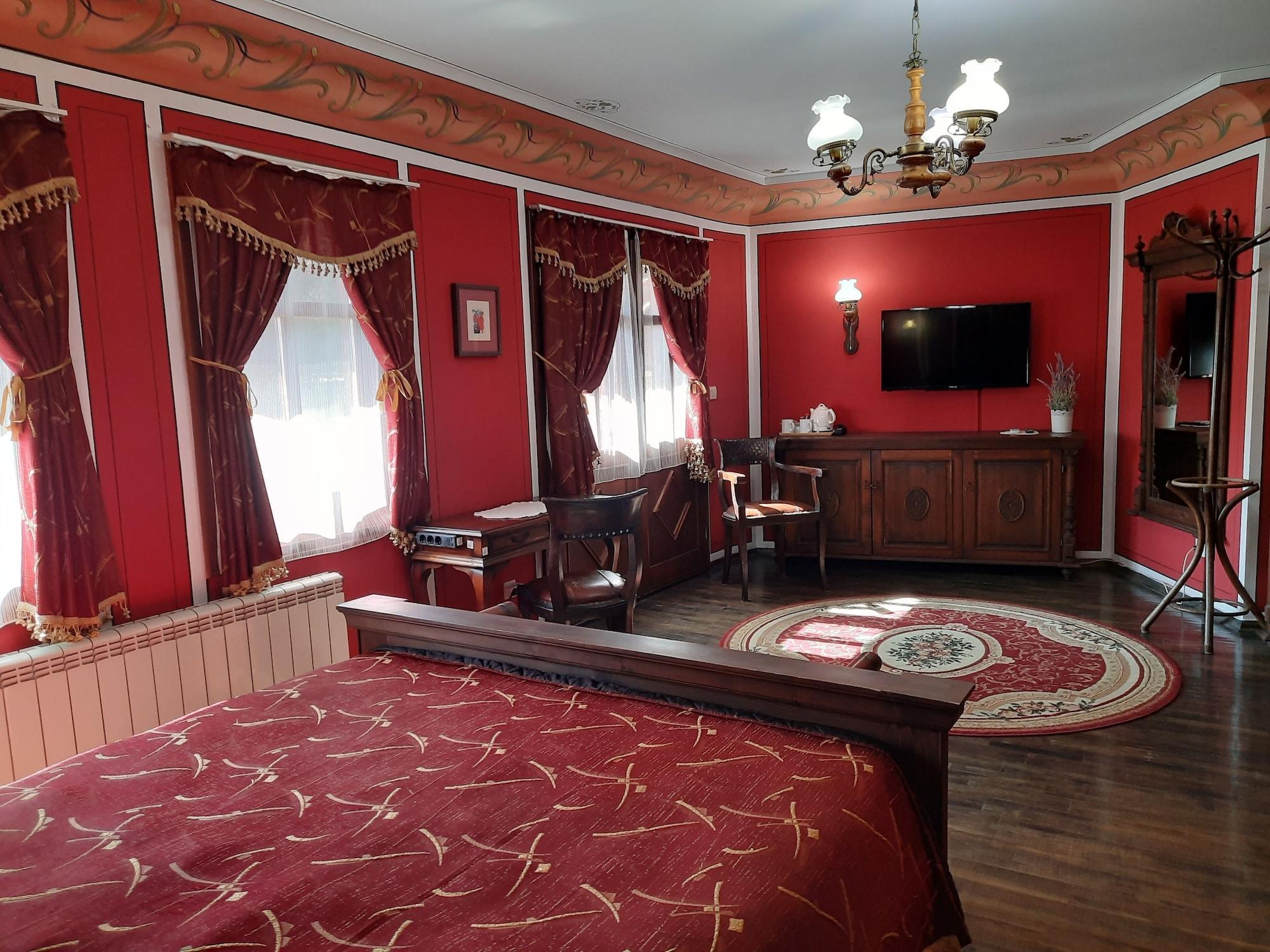 Varios Family Hotel at Renaissance Square
