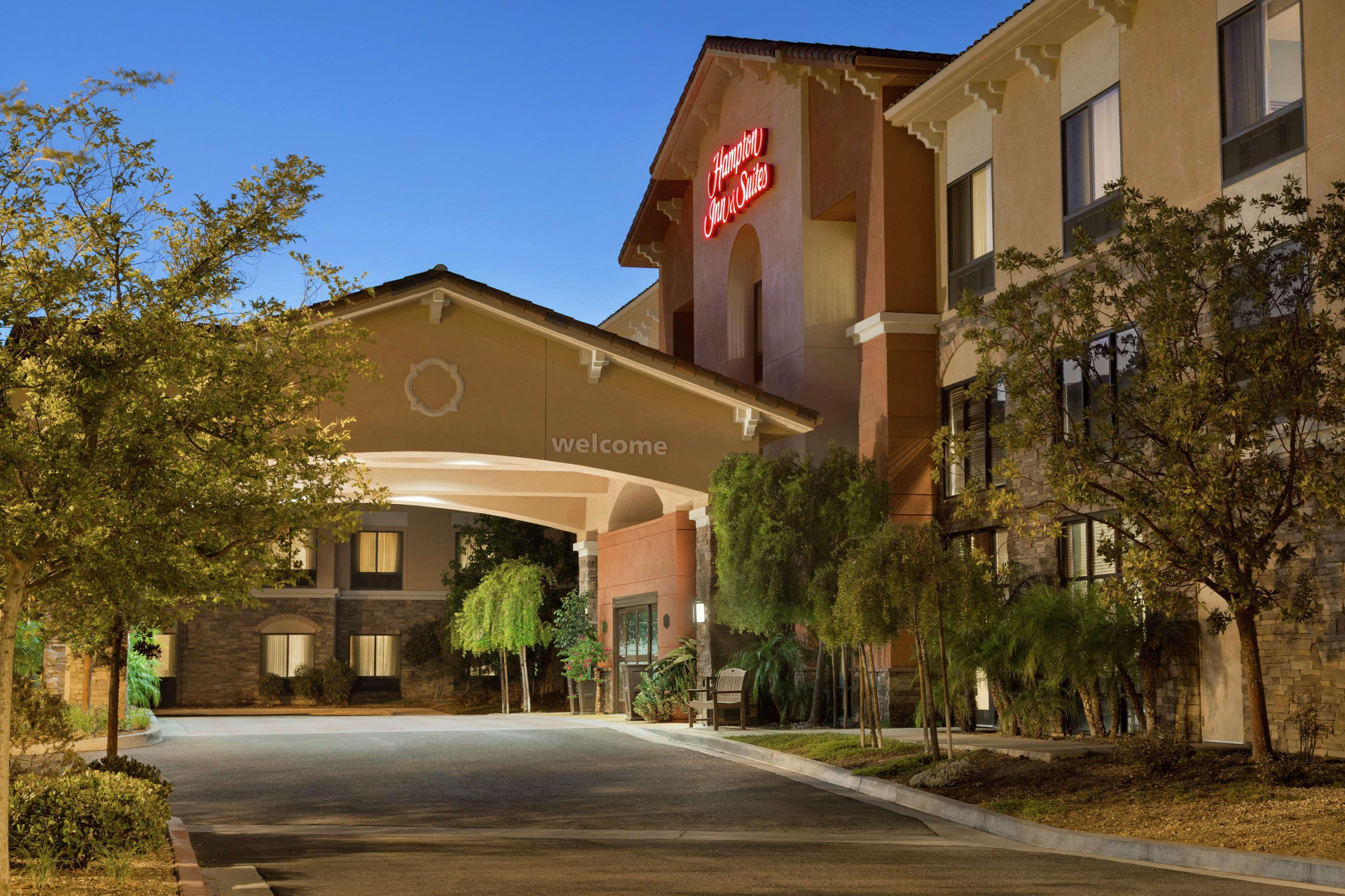 Vista Exterior Hampton Inn & Suites Thousand Oaks, CA