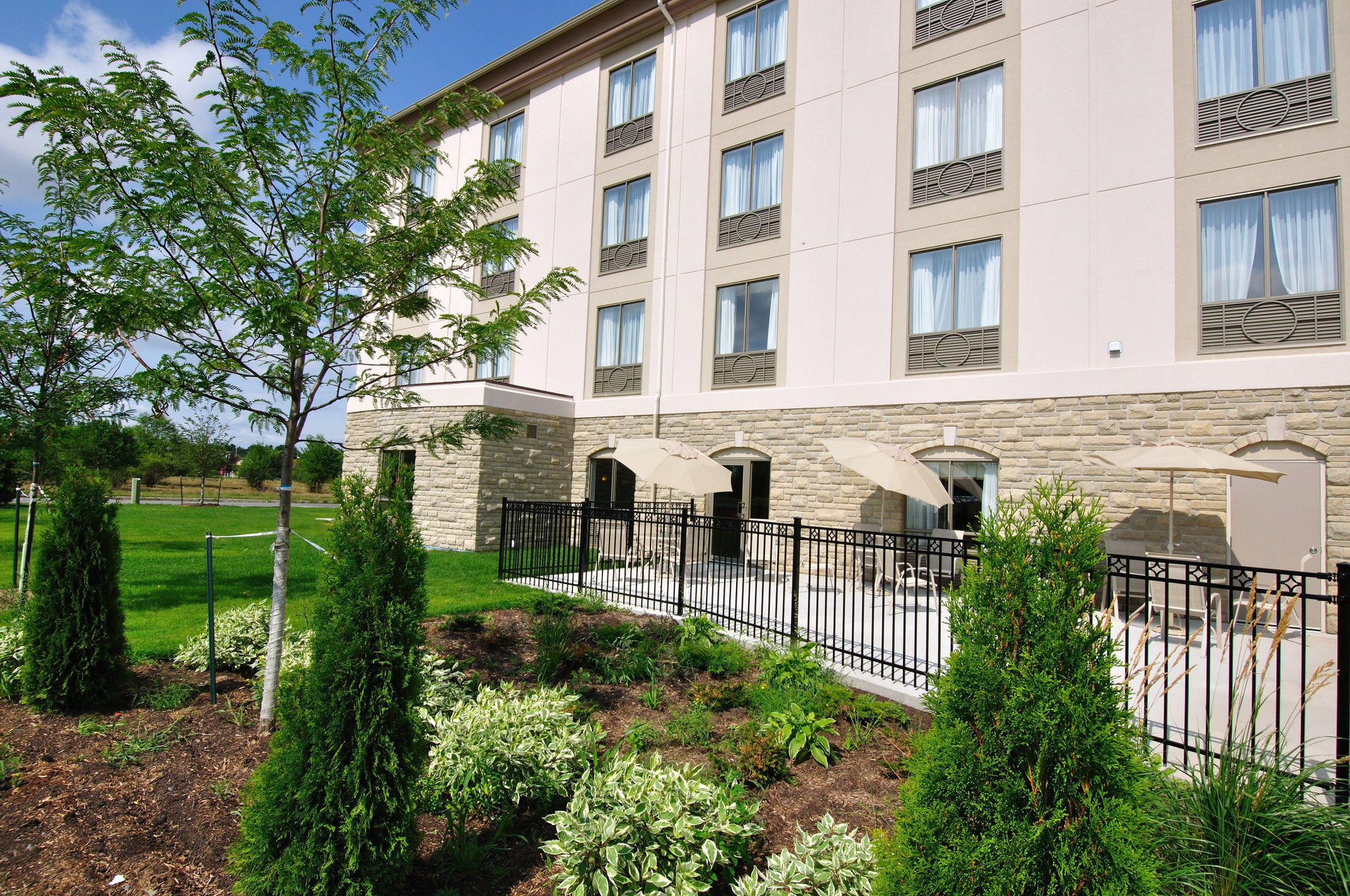 Vista Exterior Holiday Inn Express Hotel & Suites Ottawa Airport by IHG