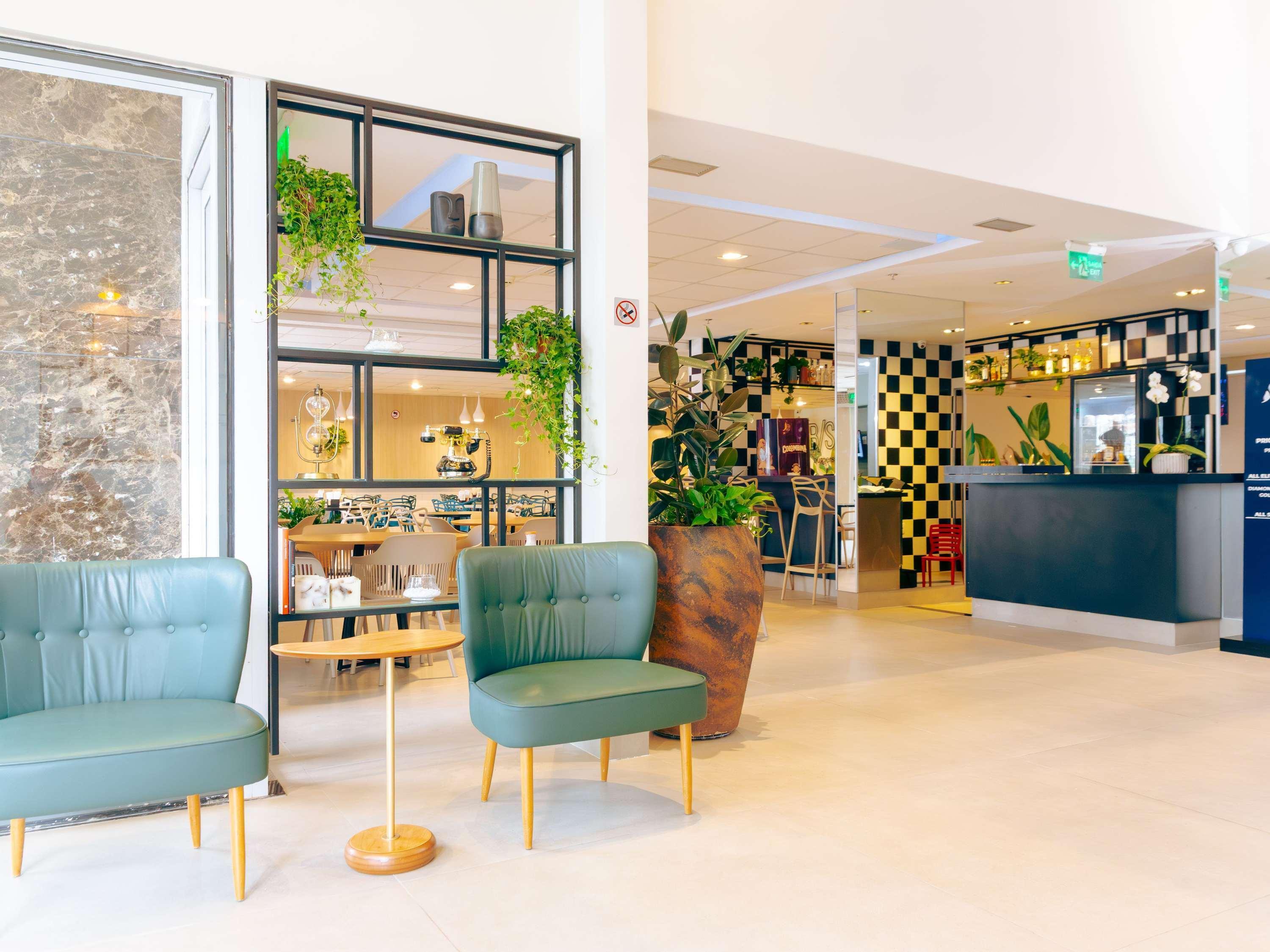 Bar/Salón ibis Styles Goiania Marista