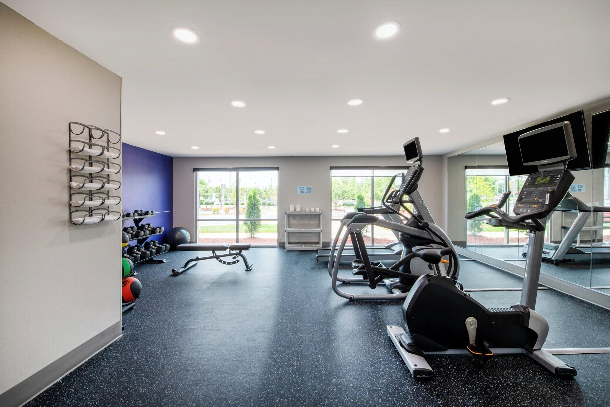 Gimnasio Holiday Inn Express Hotel & Suites Wilson - Hayes Place by IHG