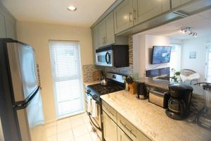 Vacation Rental - King 1BR, Steps to the Beach on Walk St with Patio and Garden, Prime Location