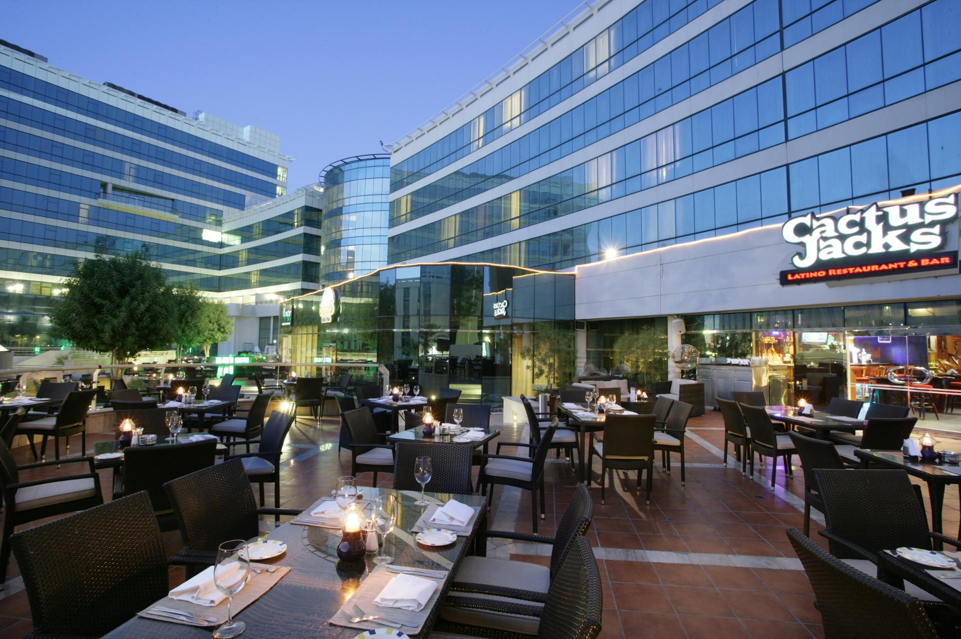 Restaurant Millennium Airport Hotel Dubai