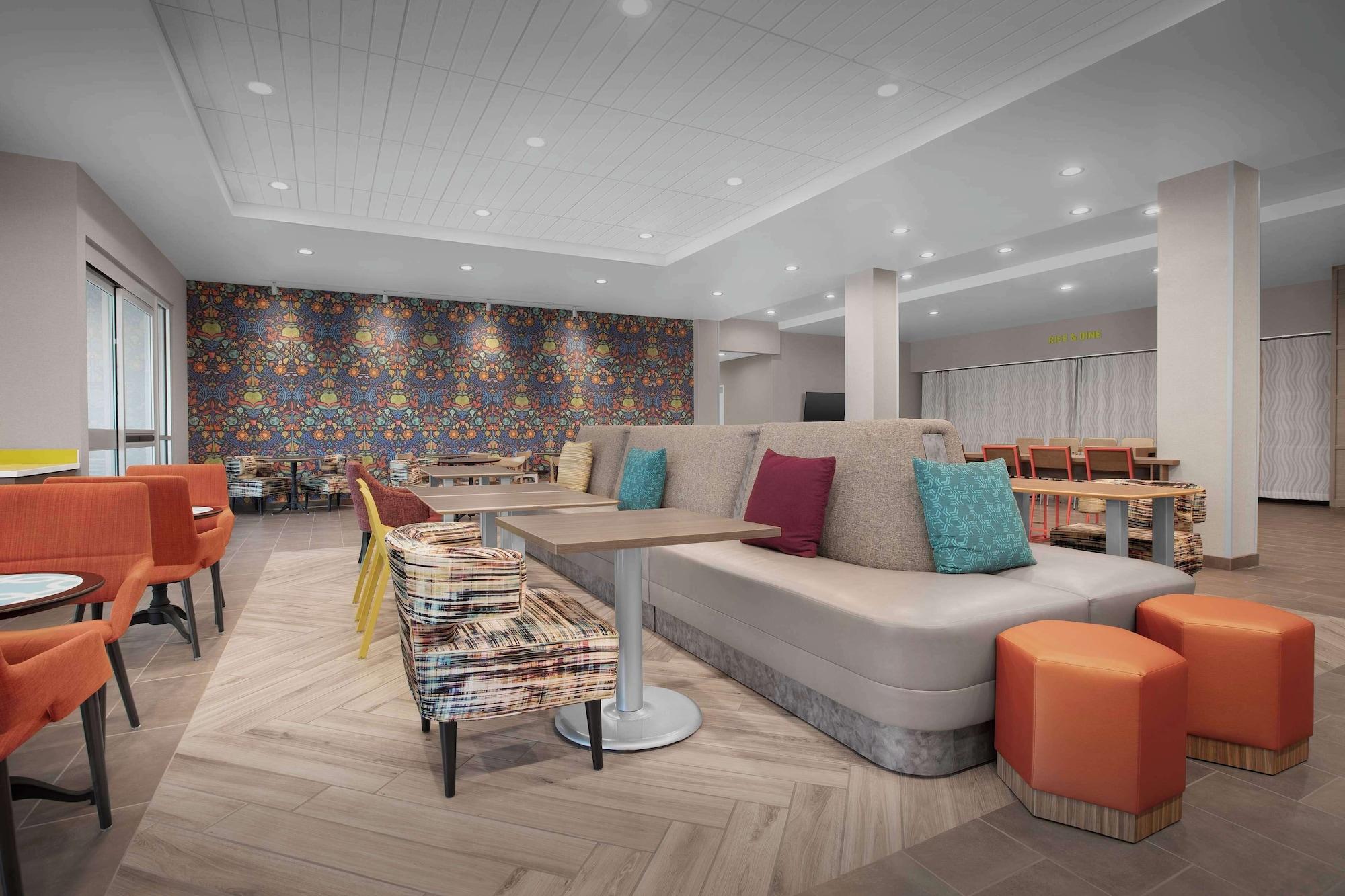 Vista Lobby Home2 Suites By Hilton Phoenix North Happy Valley