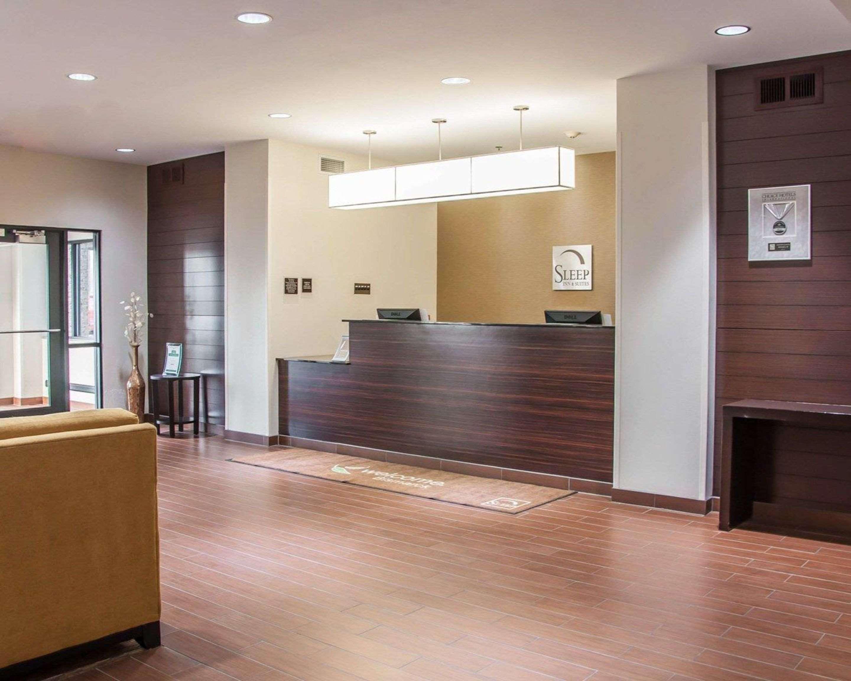 Vista Lobby Sleep Inn & Suites Bismarck I-94