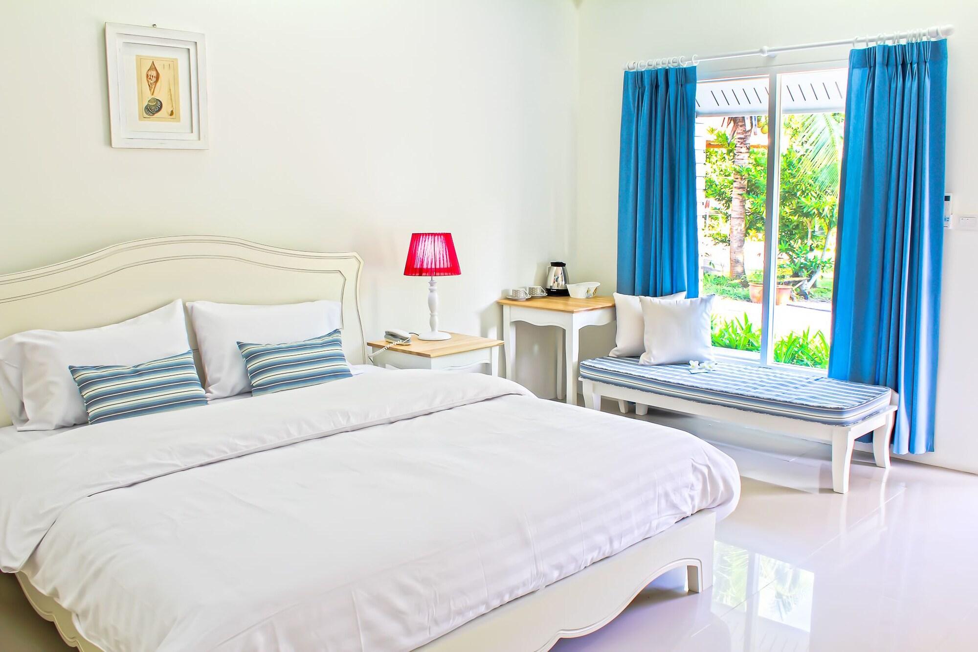 Varios A Little Villa