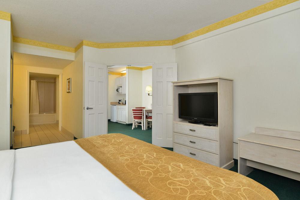 Hotel Comfort Suites Maingate East