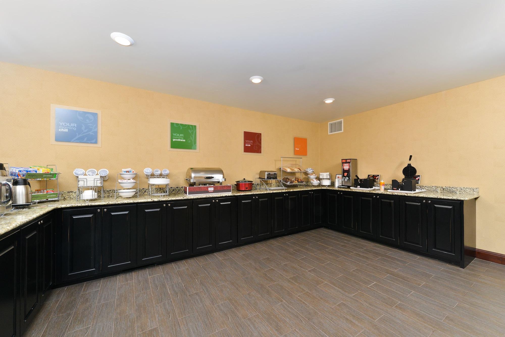 Restaurant Comfort Suites near Route 66