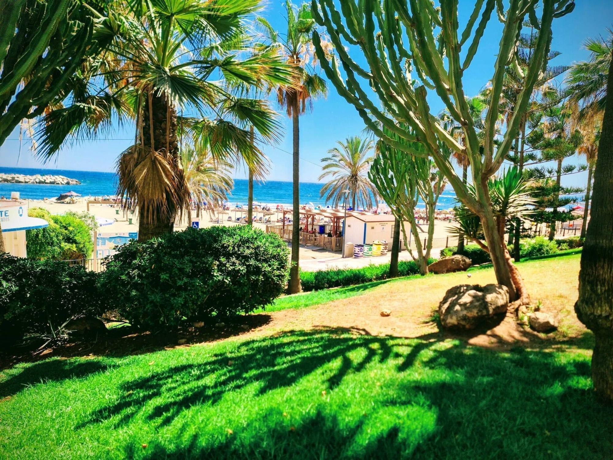 Playa Room in Guest Room - Private Room in the Fishing Port of Marbella