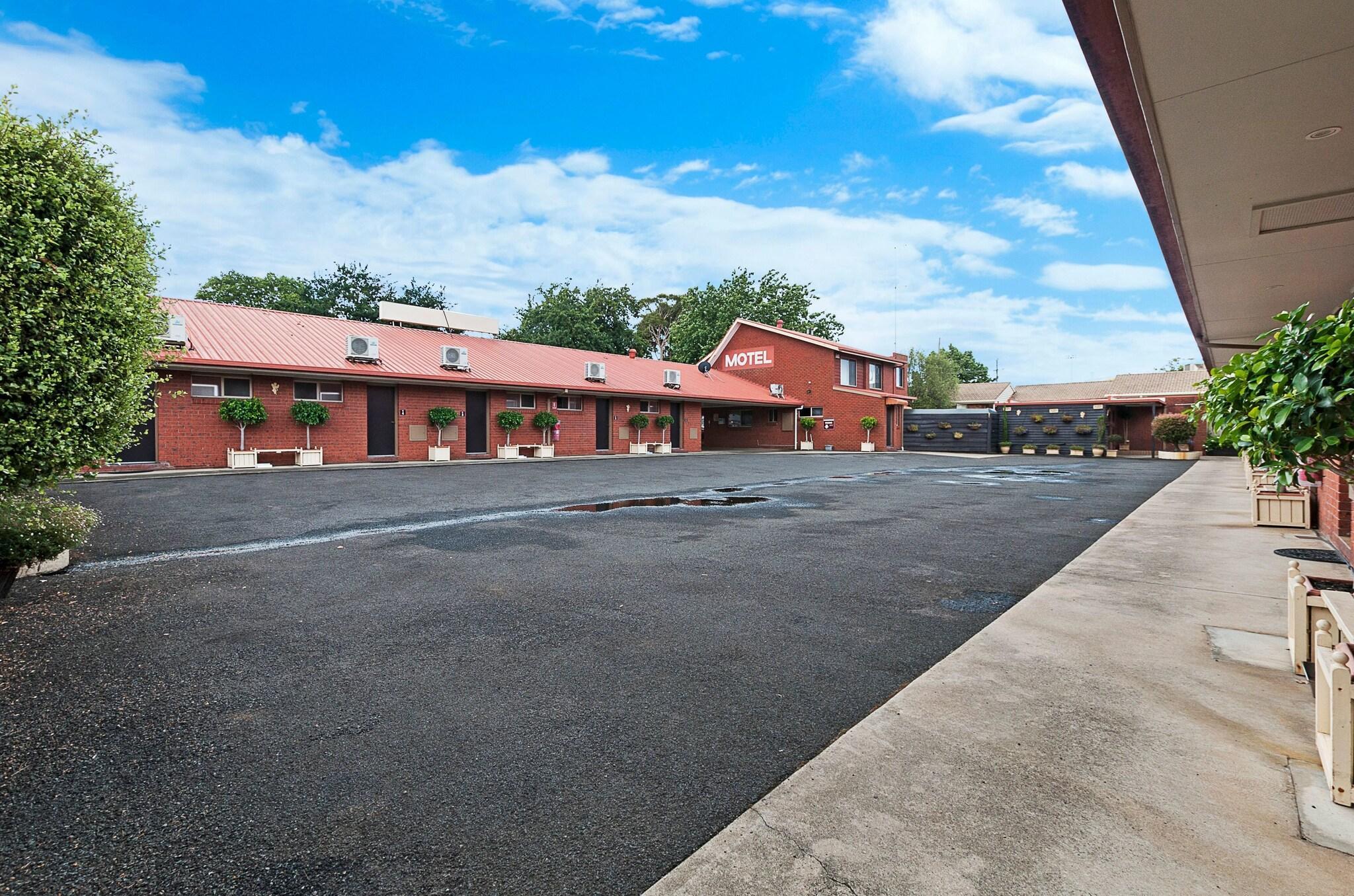 Varios AAt 28 Goldsmith Motel