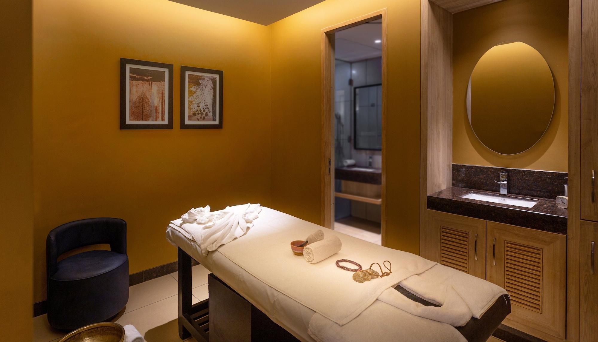 Spa Holiday Inn Bengaluru Racecourse by IHG