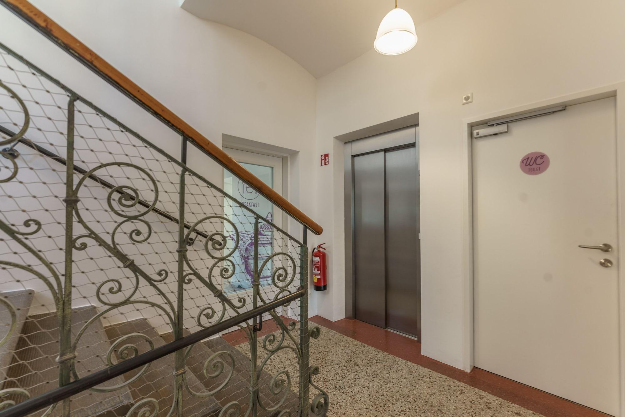 Vista Lobby Villa Elisa