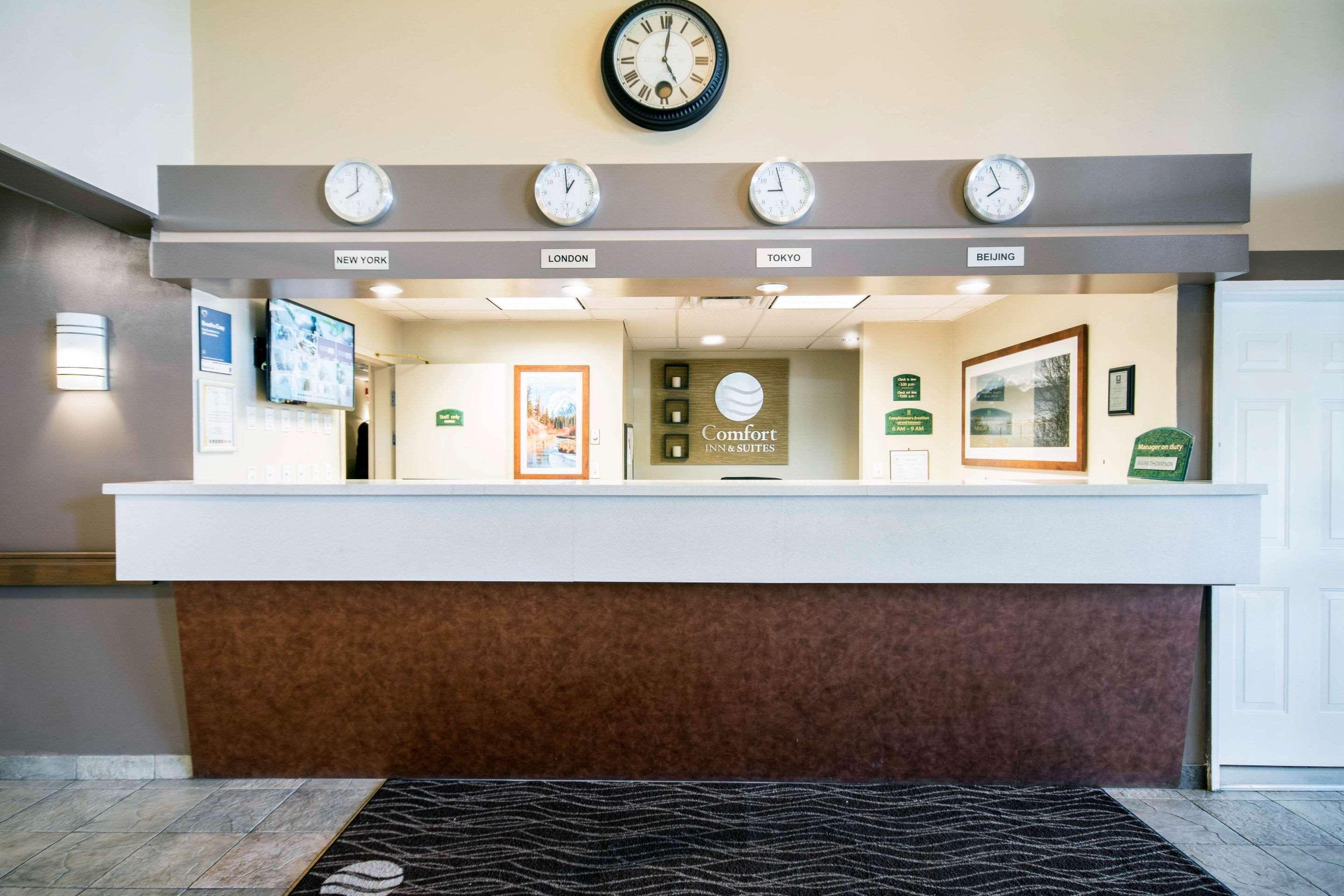 Vista Lobby Comfort Inn & Suites Langley