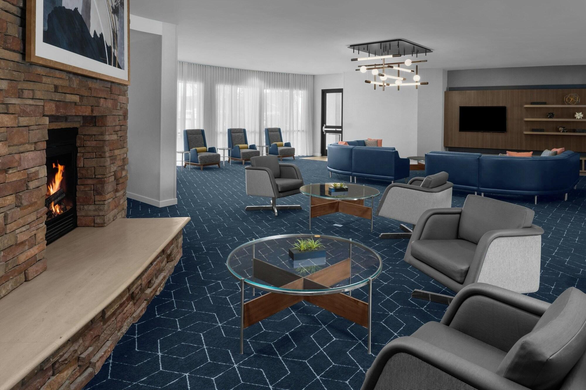 Vista Lobby Courtyard by Marriott Santa Clarita Valencia