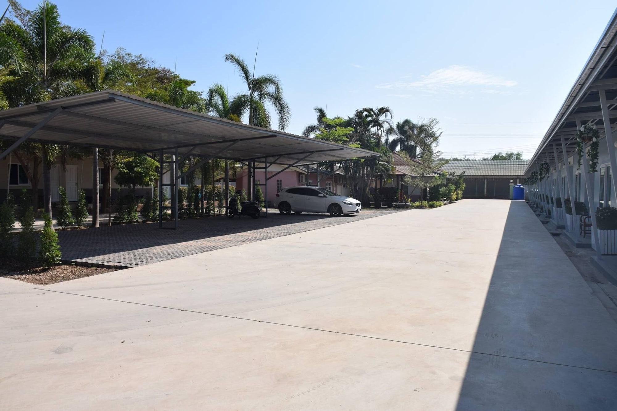 Vista Exterior Baan Sabuy Jung