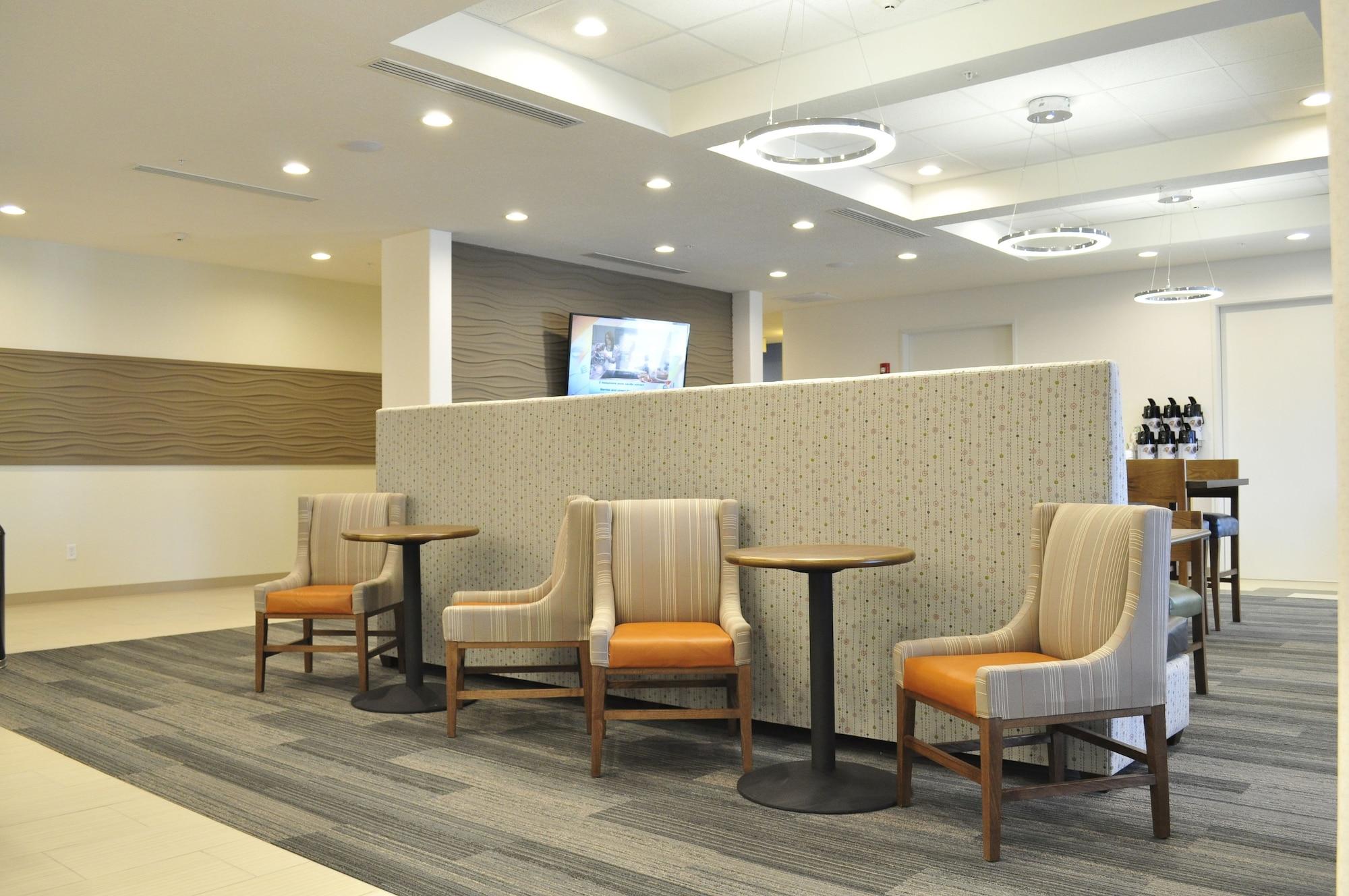 Vista Lobby Holiday Inn Express & Suites Price by IHG