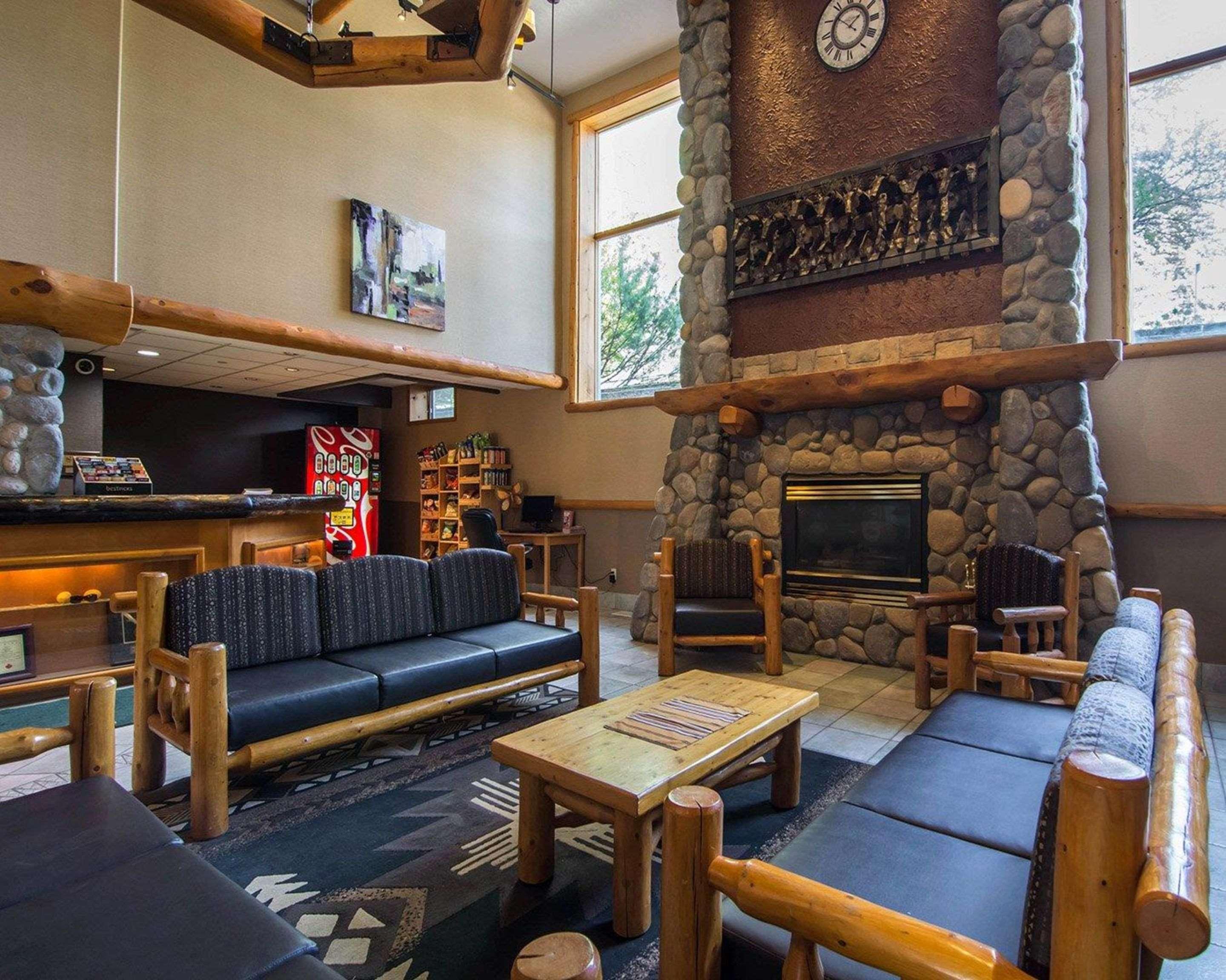 Vista Lobby Chateau Canmore