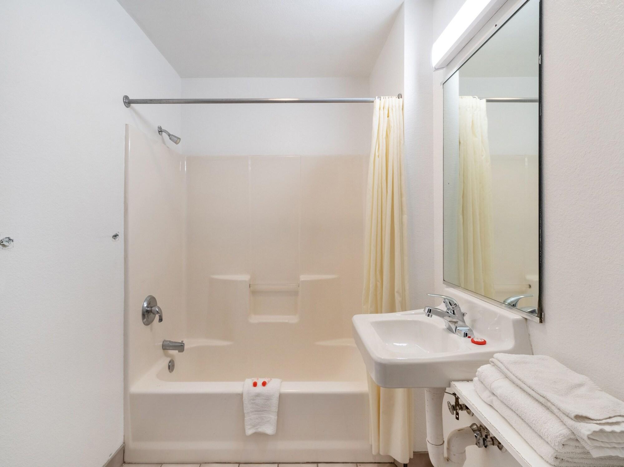 Equipamiento de Habitación OYO Hotel San Antonio near AT&T Center