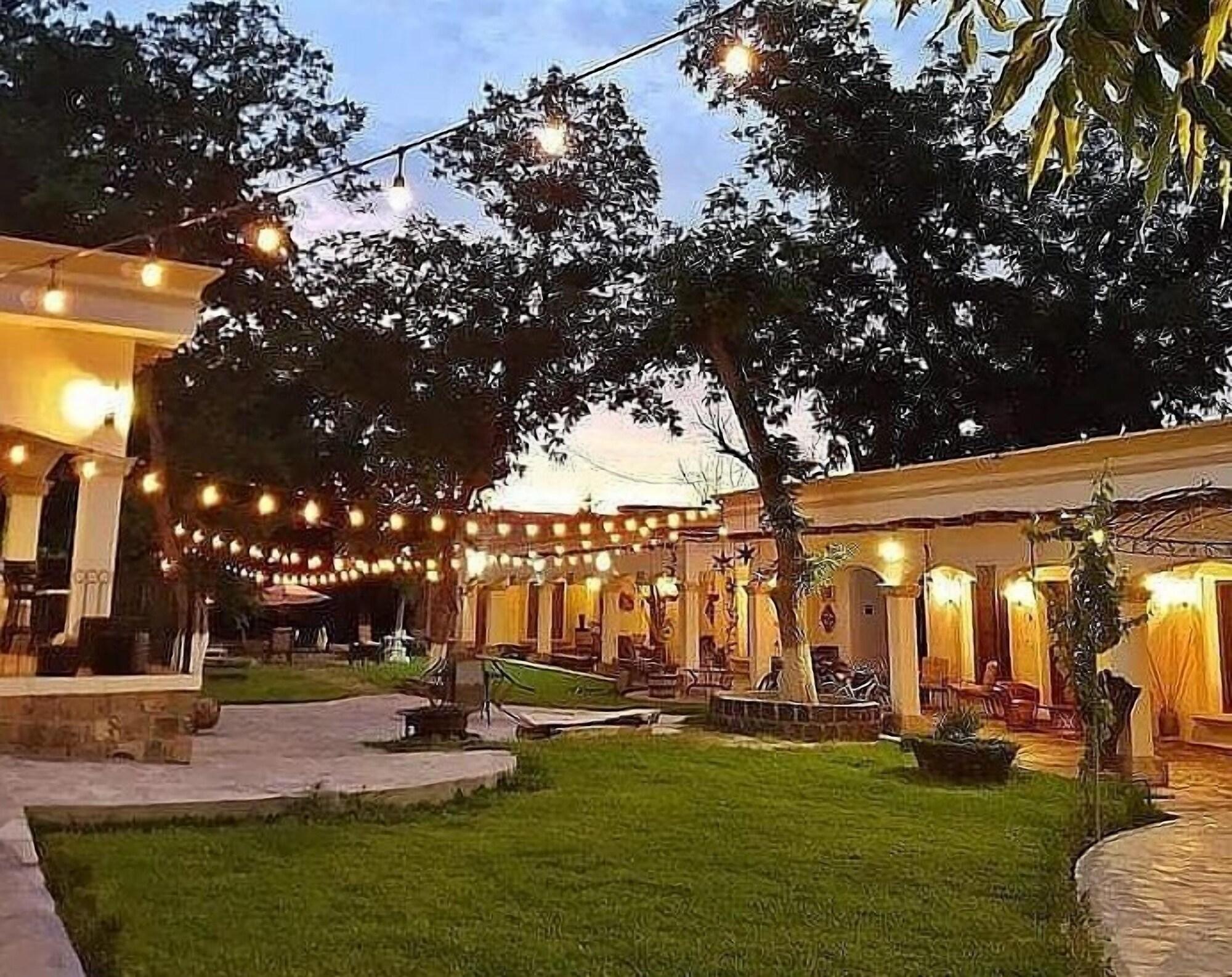 Varios La Estancia Hotel