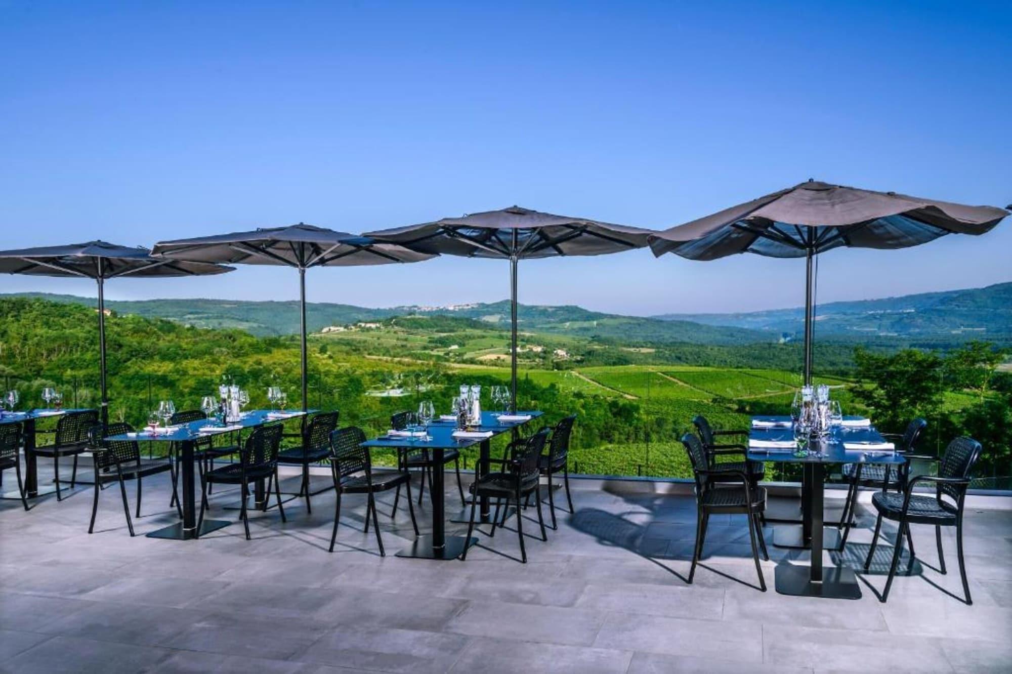 Restaurant Winery & Design hotel ROXANICH