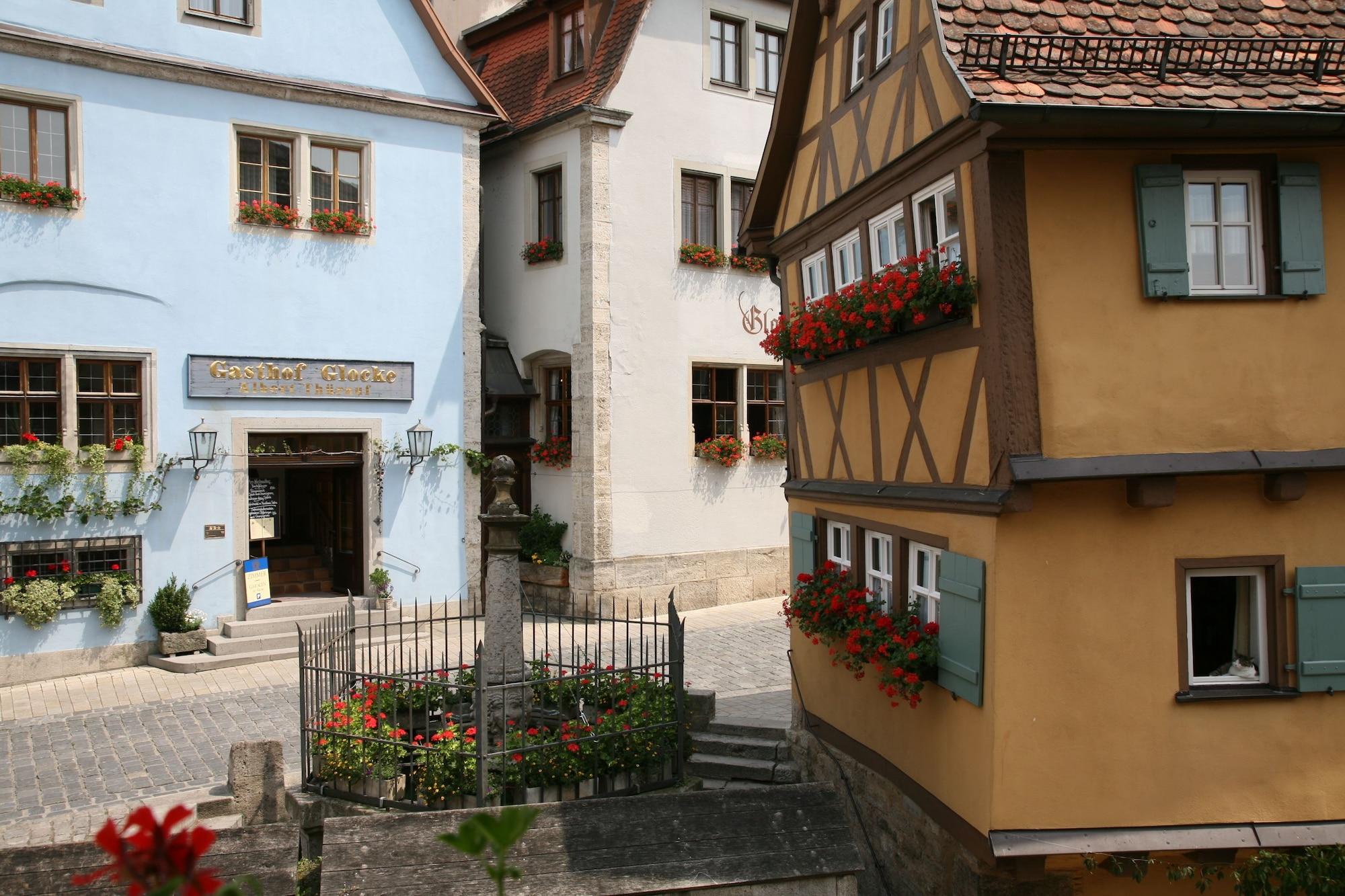 Vista Exterior Glocke Weingut und Hotel
