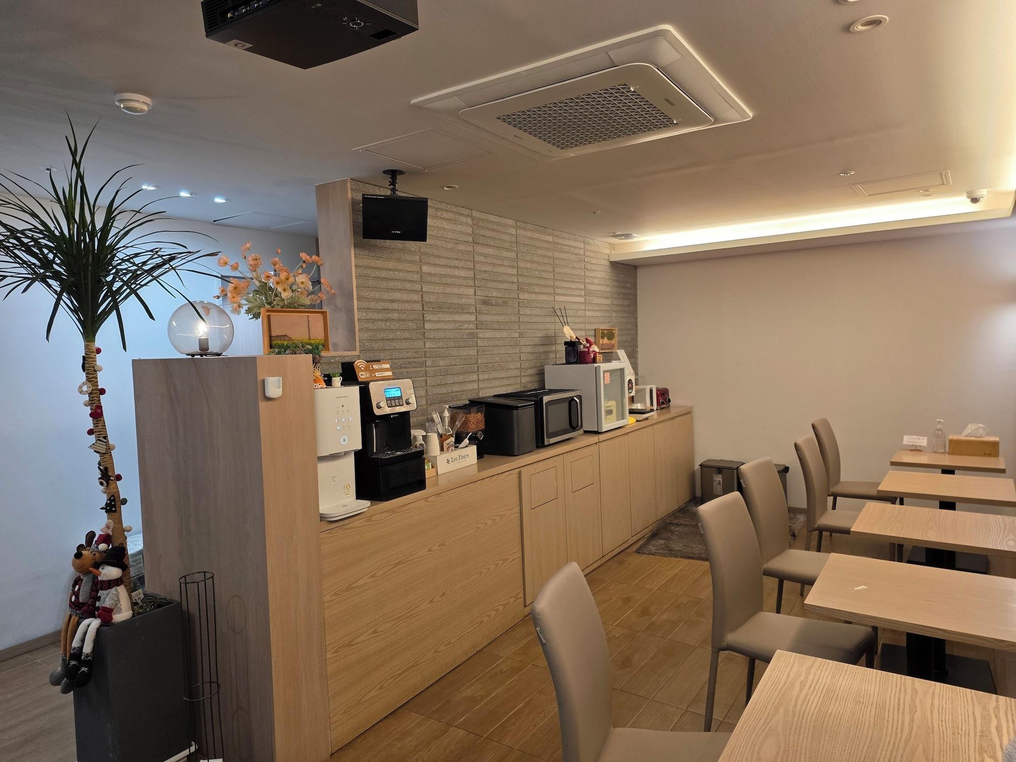 Equipamiento de Habitación Hound Hotel Gimhae Samgye