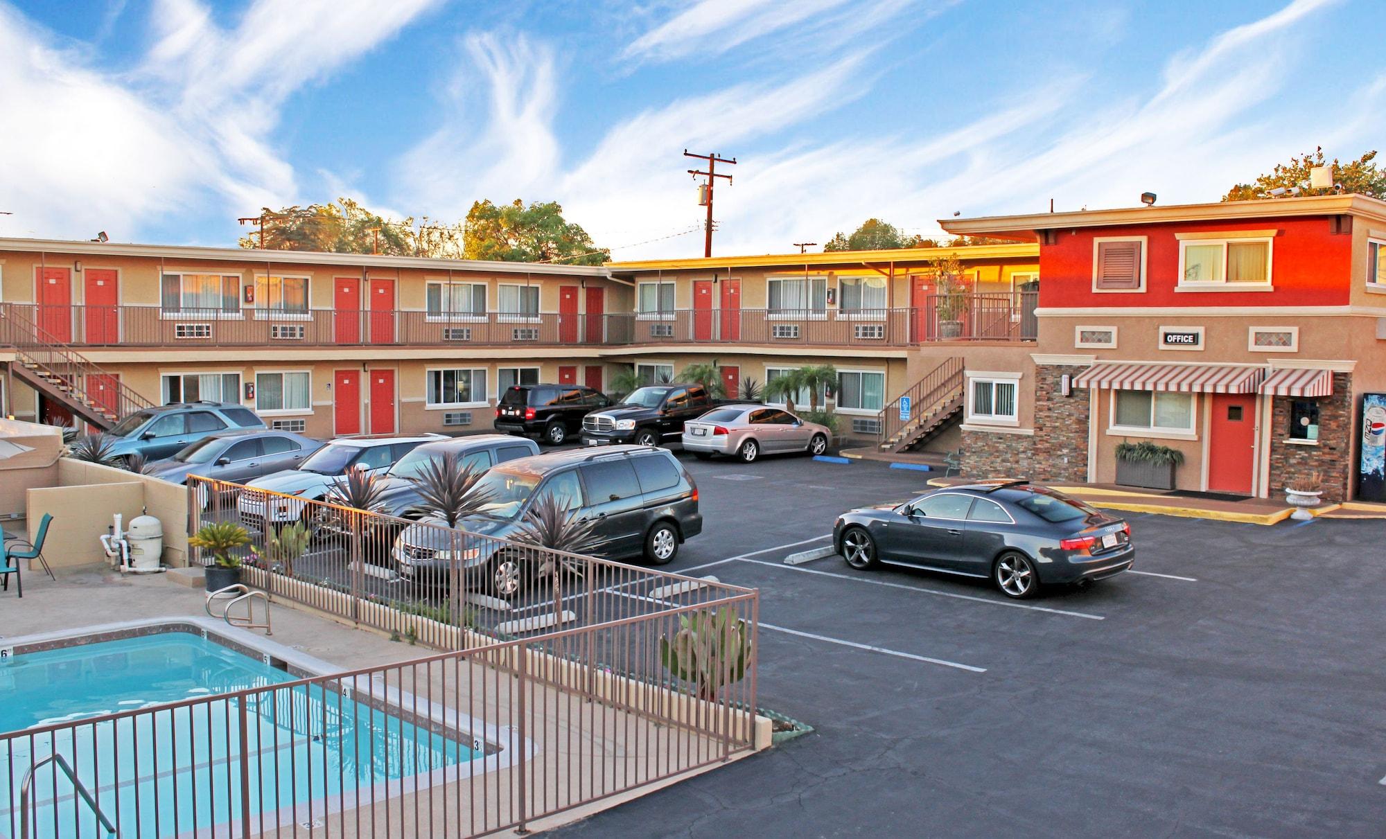 Varios Friendly Hills Inn