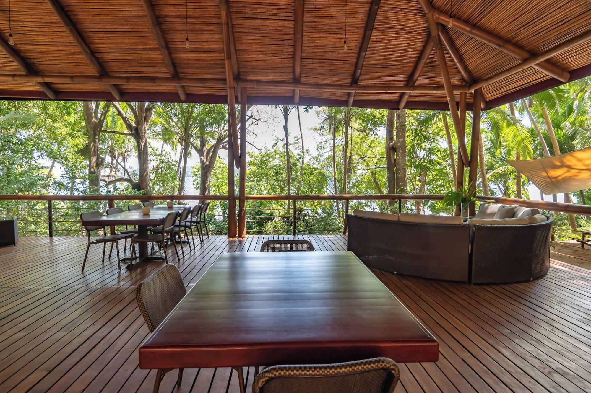 Vista Lobby Los Vivos Beachfront Experience