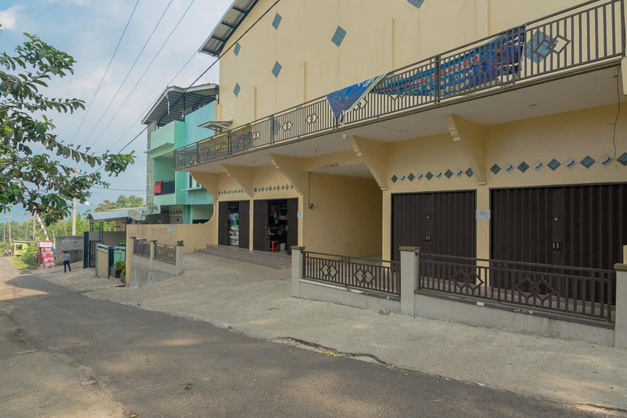 Vista Exterior Aziz Guest House Syariah