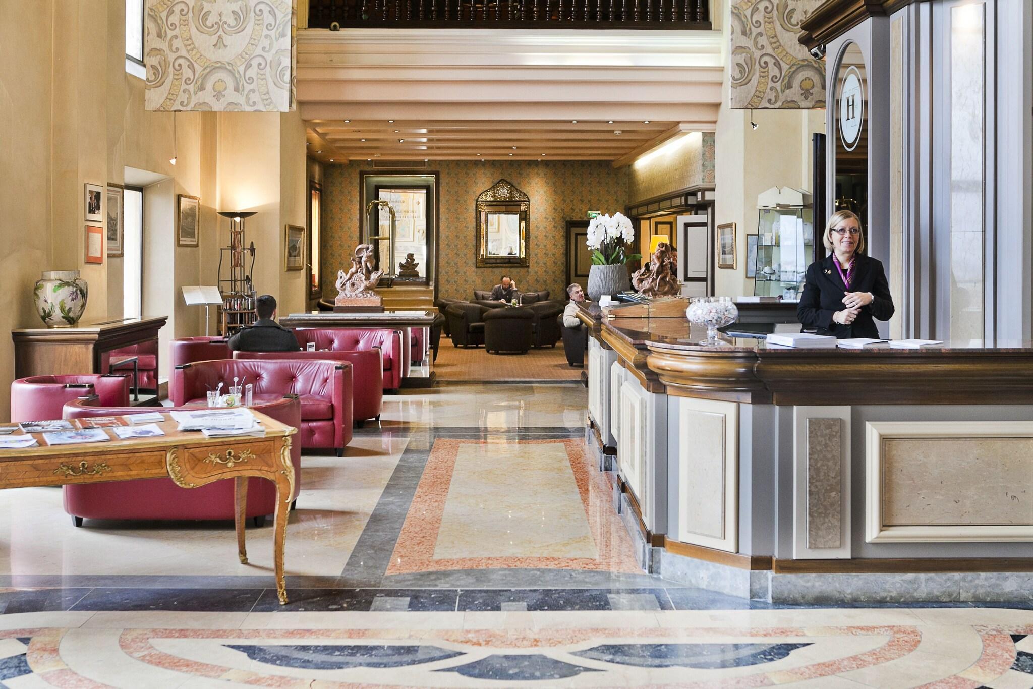 Vista Lobby Villa Florentine, A Beauvallon Hotel & Spa