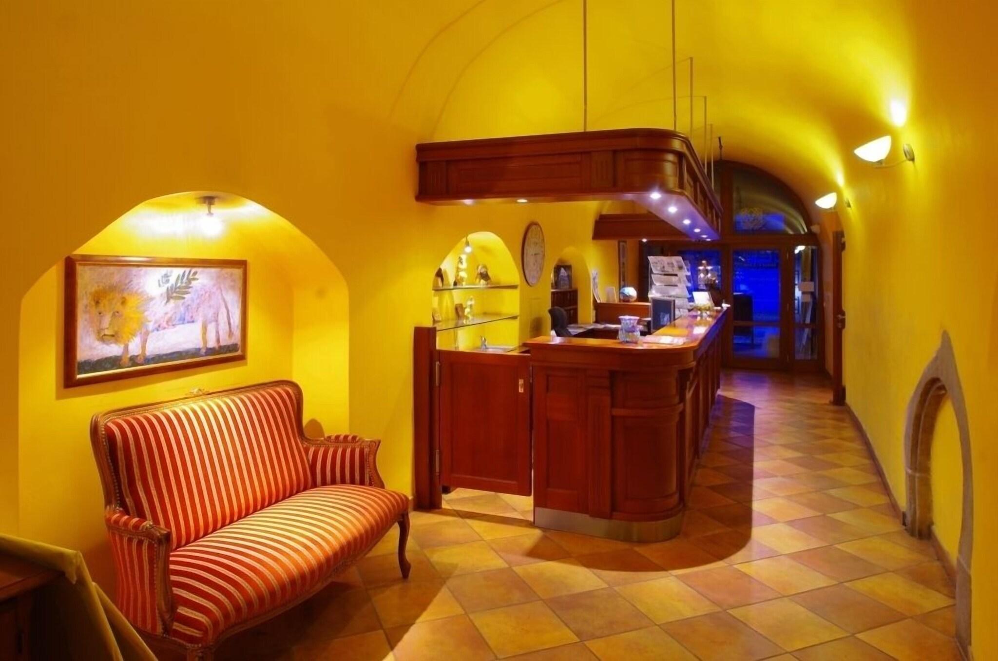 Vista Lobby Hotel U Leva