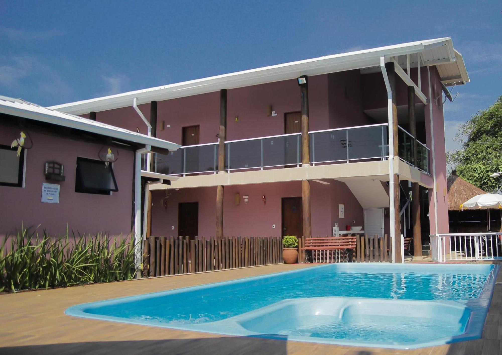 Vista da piscina Pousada Parapuã