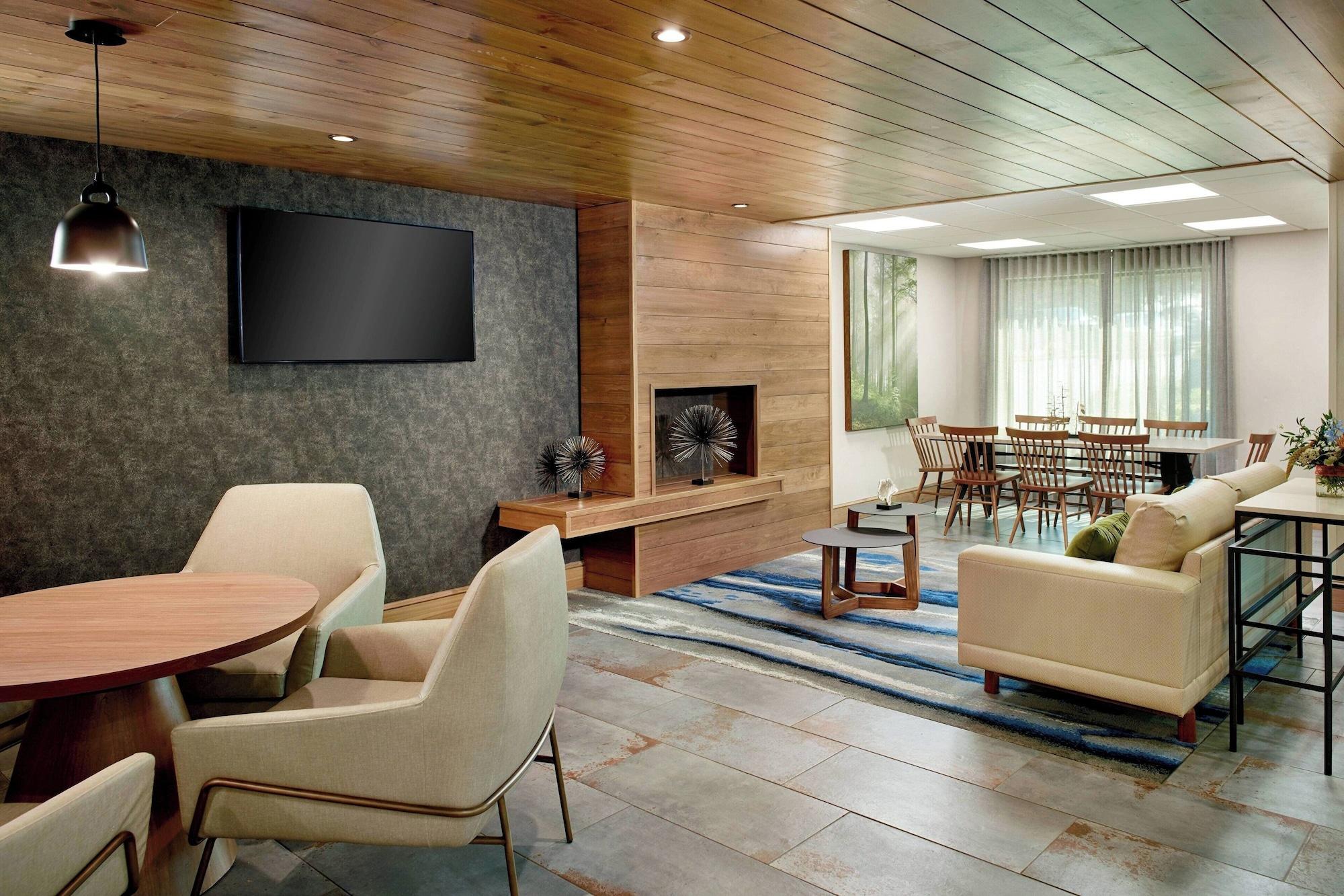 Vista Lobby Fairfield by Marriott Inn & Suites Asheville Outlets