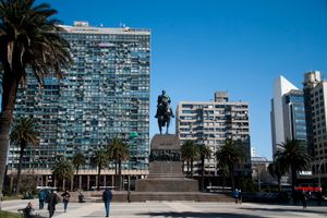 Actividad - Montevideo en 3 Tours: Ciudad, Punta y Colonia