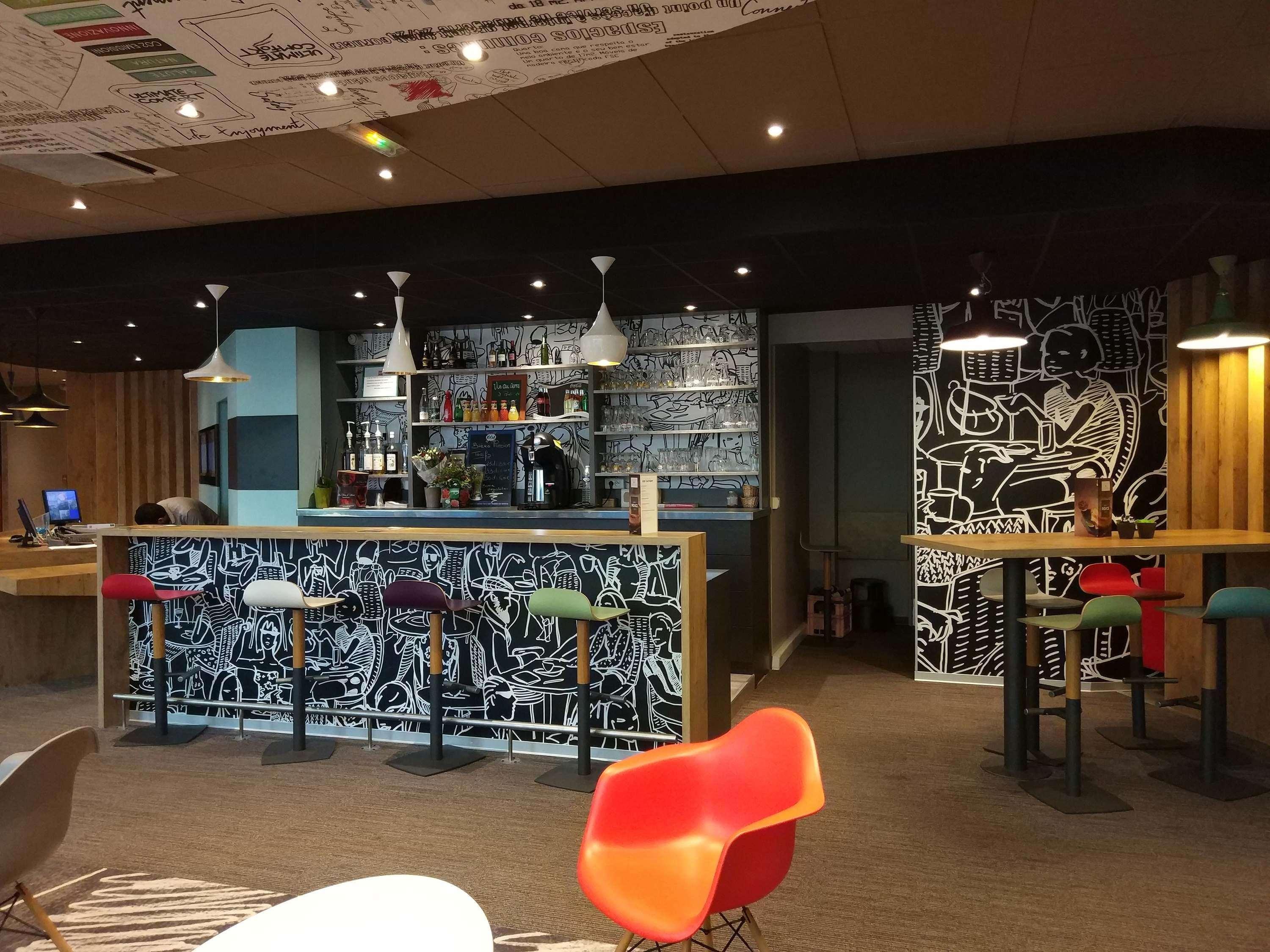 Bar/Salón ibis Saint Gratien