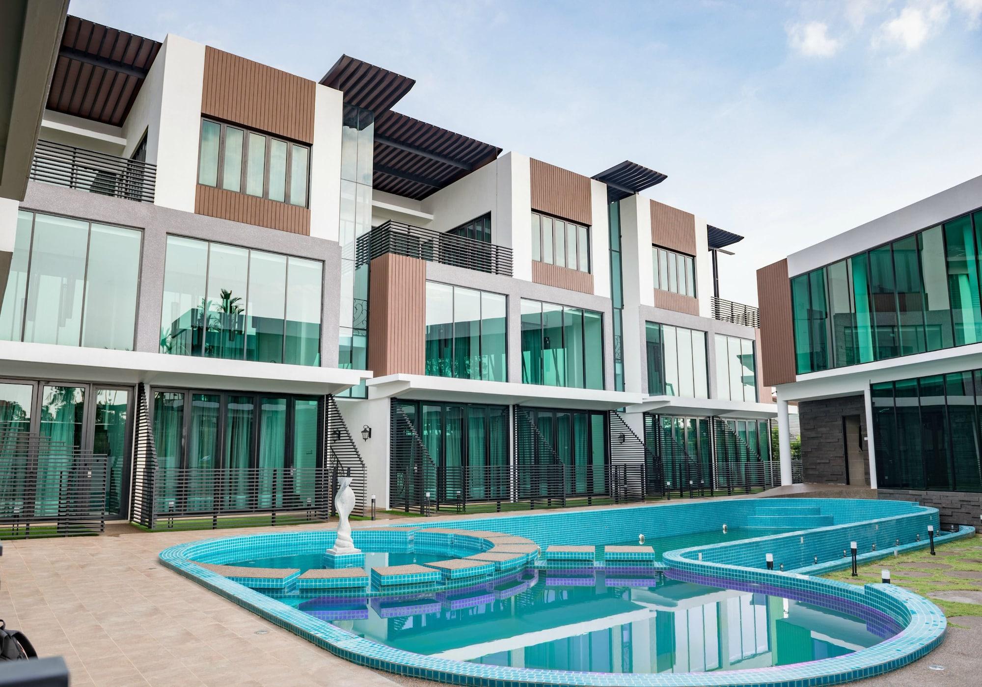 Varios Hermitage Boutique House