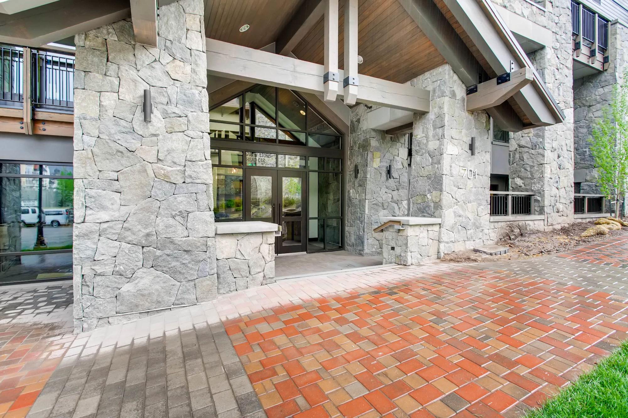 Vista Exterior The Lion