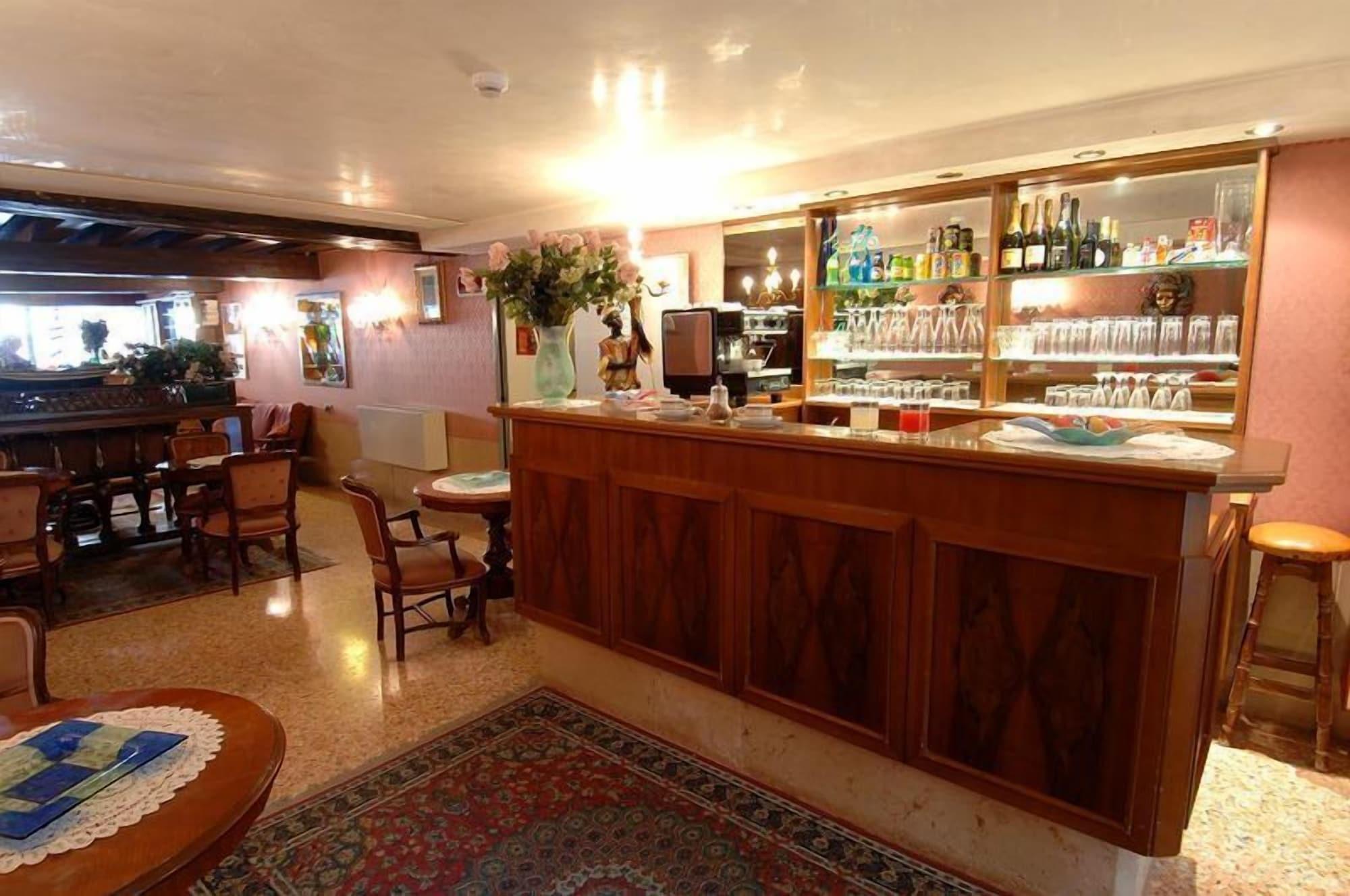 Bar/Salón Hotel Canal