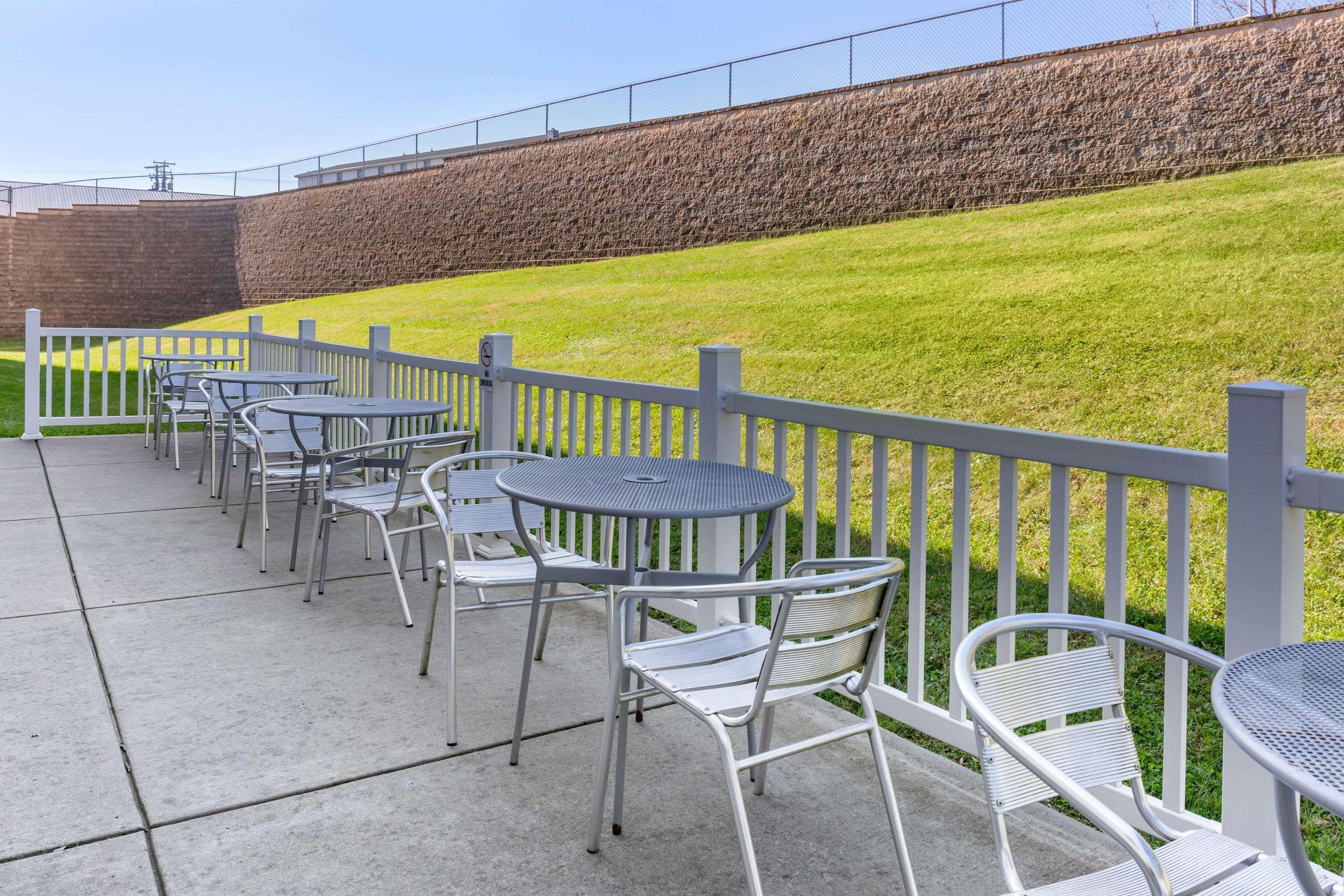 Vista Exterior Comfort Suites Lancaster Amish Country