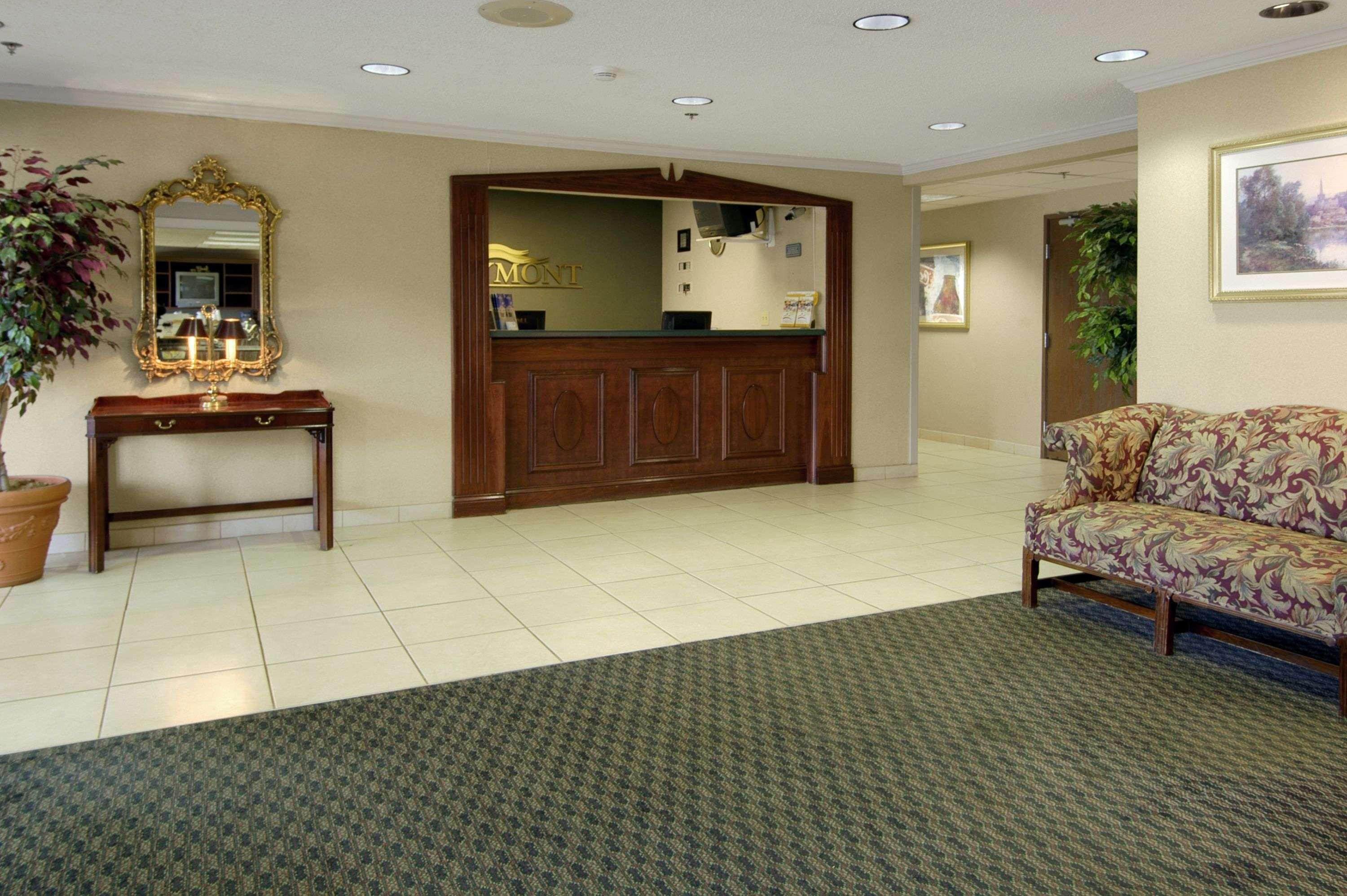 Vista Lobby Baymont by Wyndham Corydon